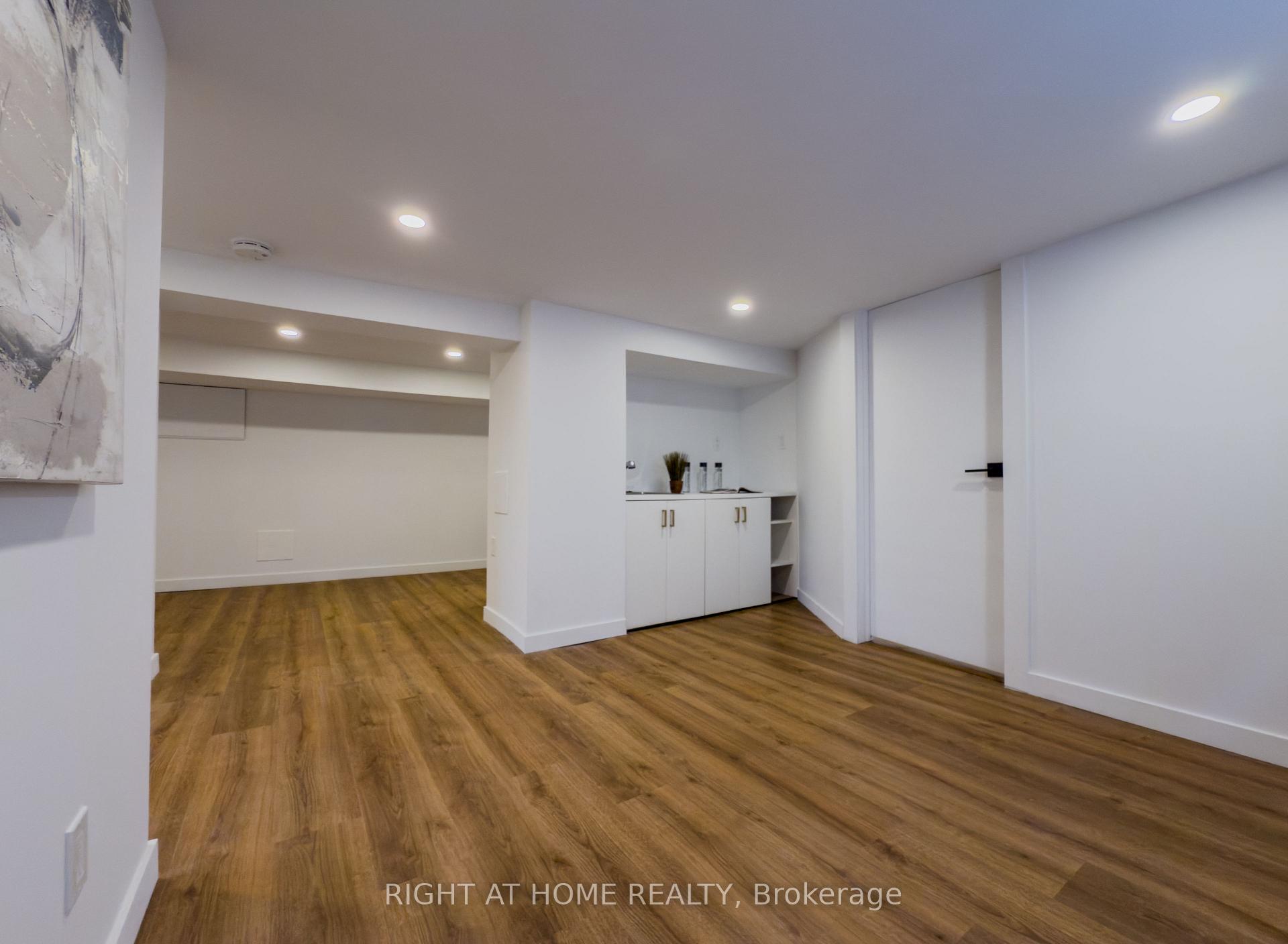 Photo 17 of 32 Brenton Street, Toronto, Crescent Town — HOMEH