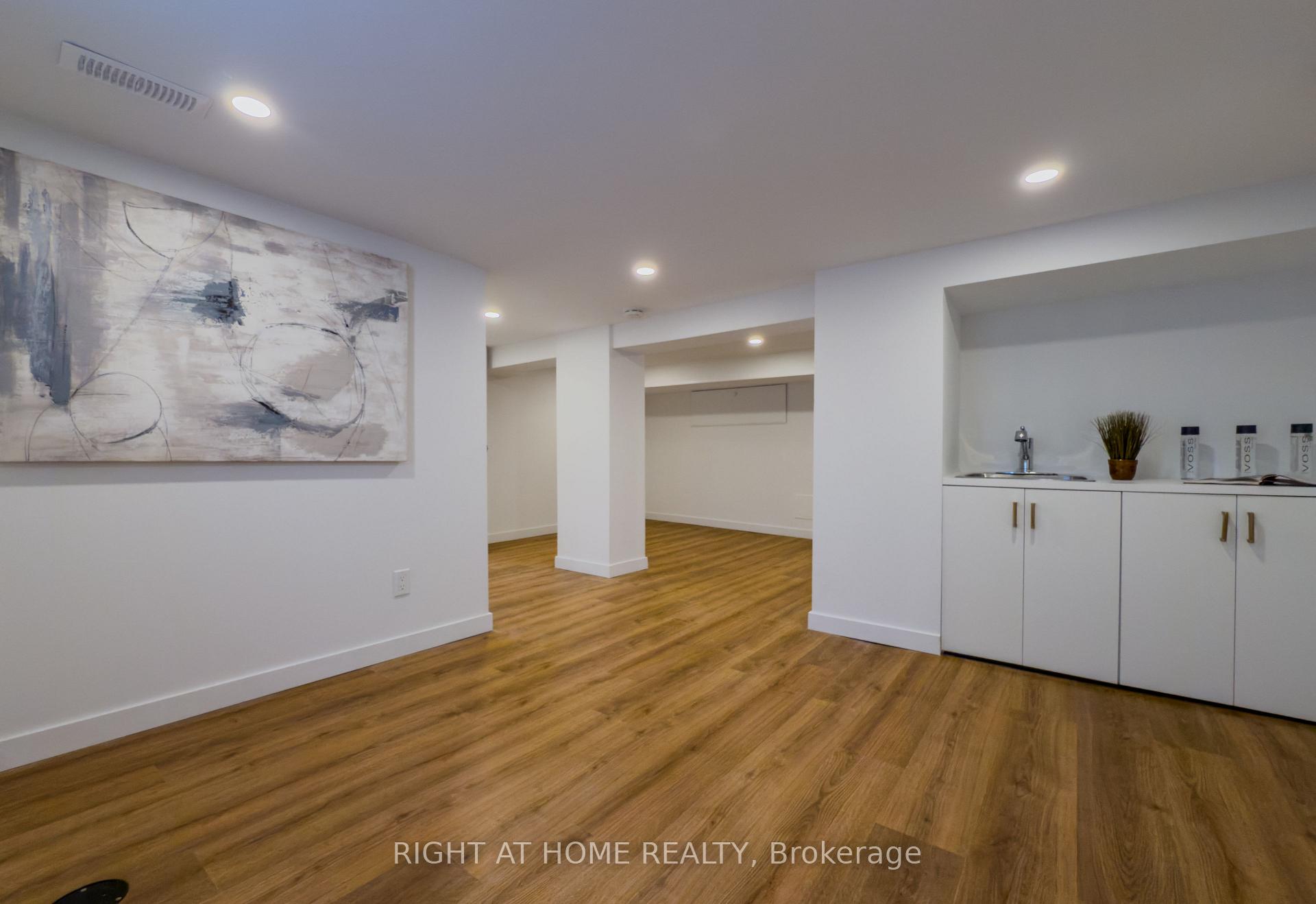 Photo 19 of 32 Brenton Street, Toronto, Crescent Town — HOMEH