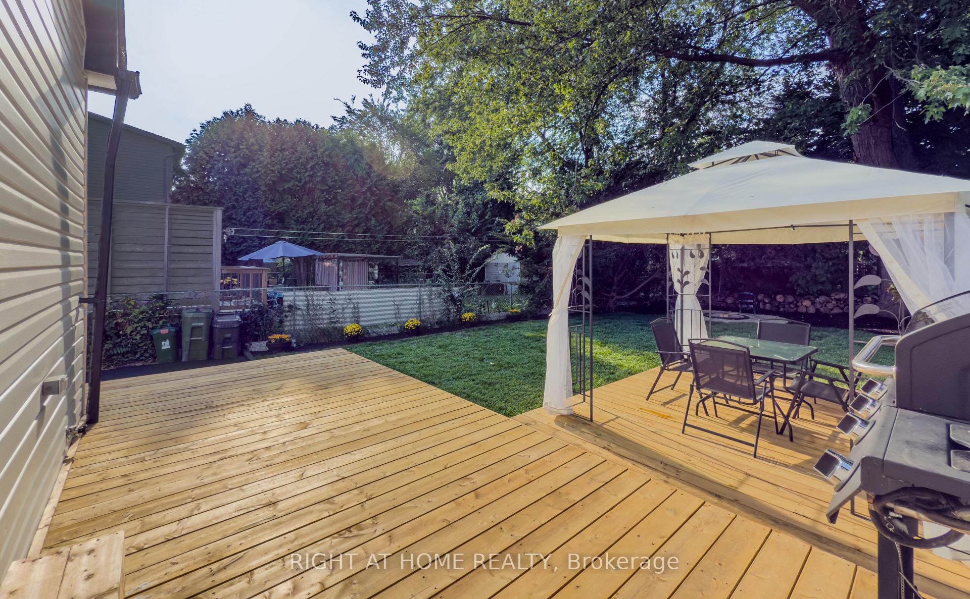 Photo 24 of 32 Brenton Street, Toronto, Crescent Town — HOMEH