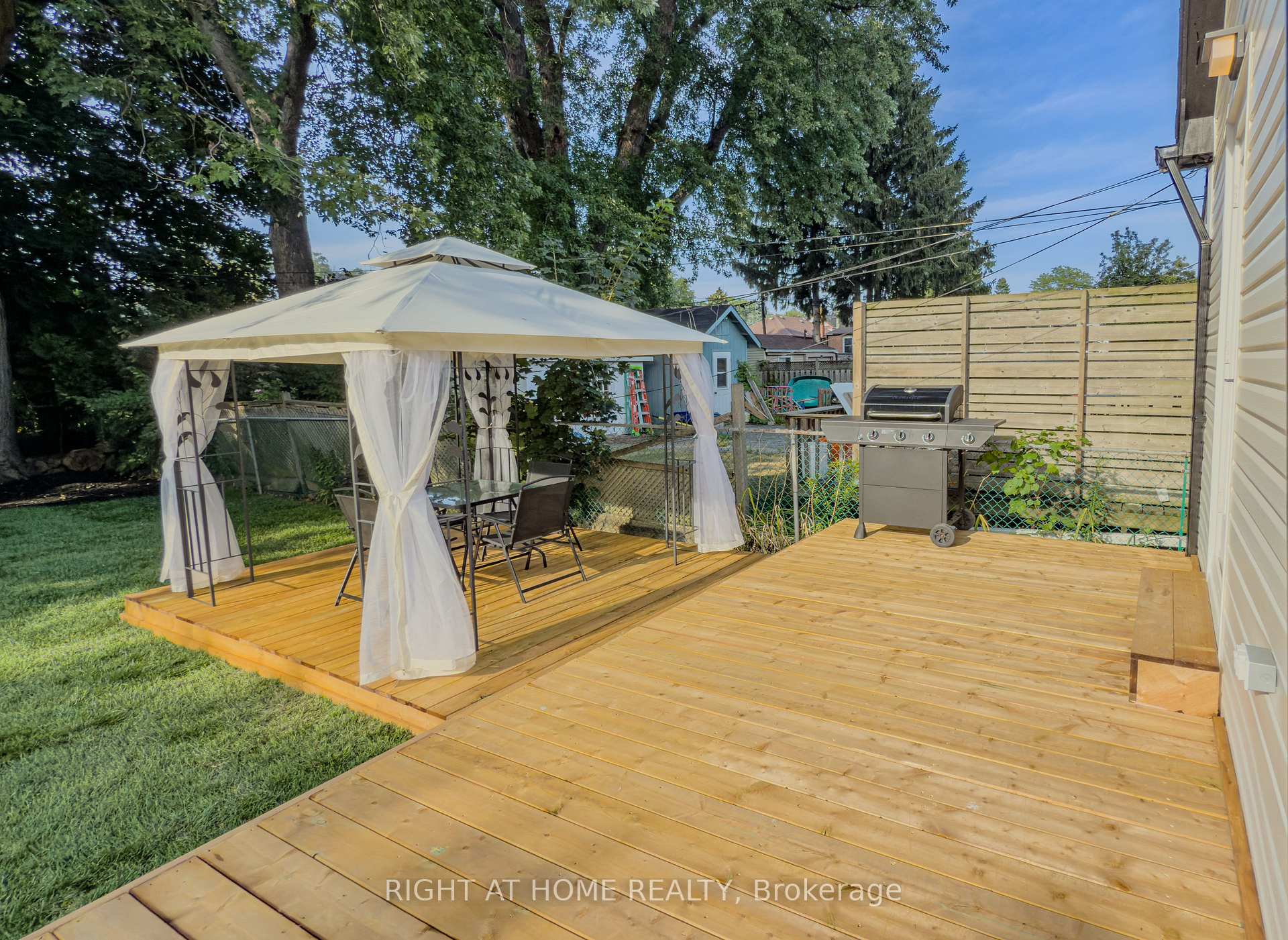 Photo 23 of 32 Brenton Street, Toronto, Crescent Town — HOMEH