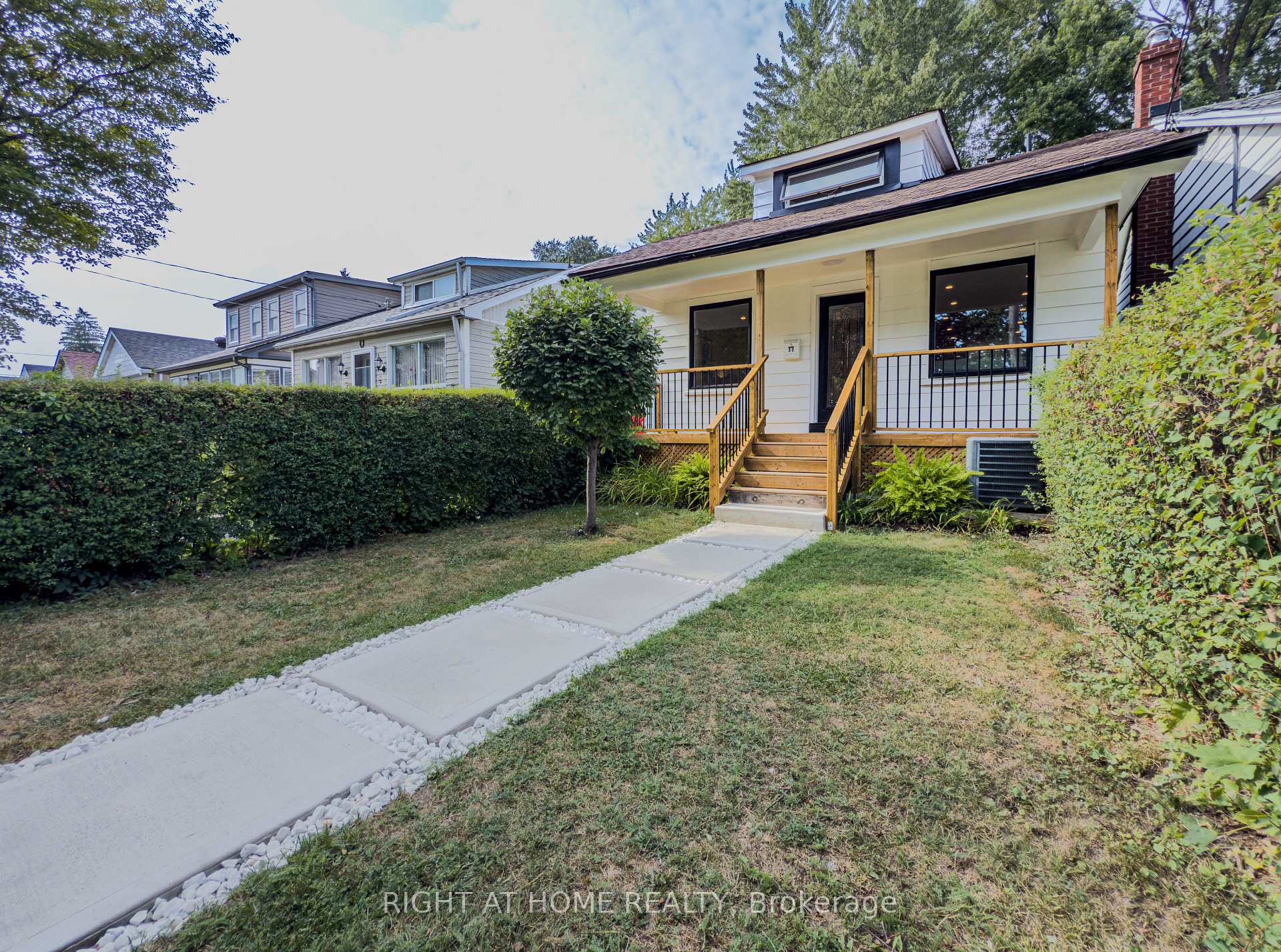 Photo 31 of 32 Brenton Street, Toronto, Crescent Town — HOMEH