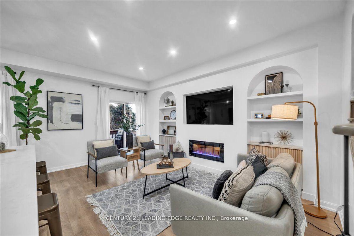 Photo 2 of 62 Longshore Way, Whitby, Port Whitby — HOMEH
