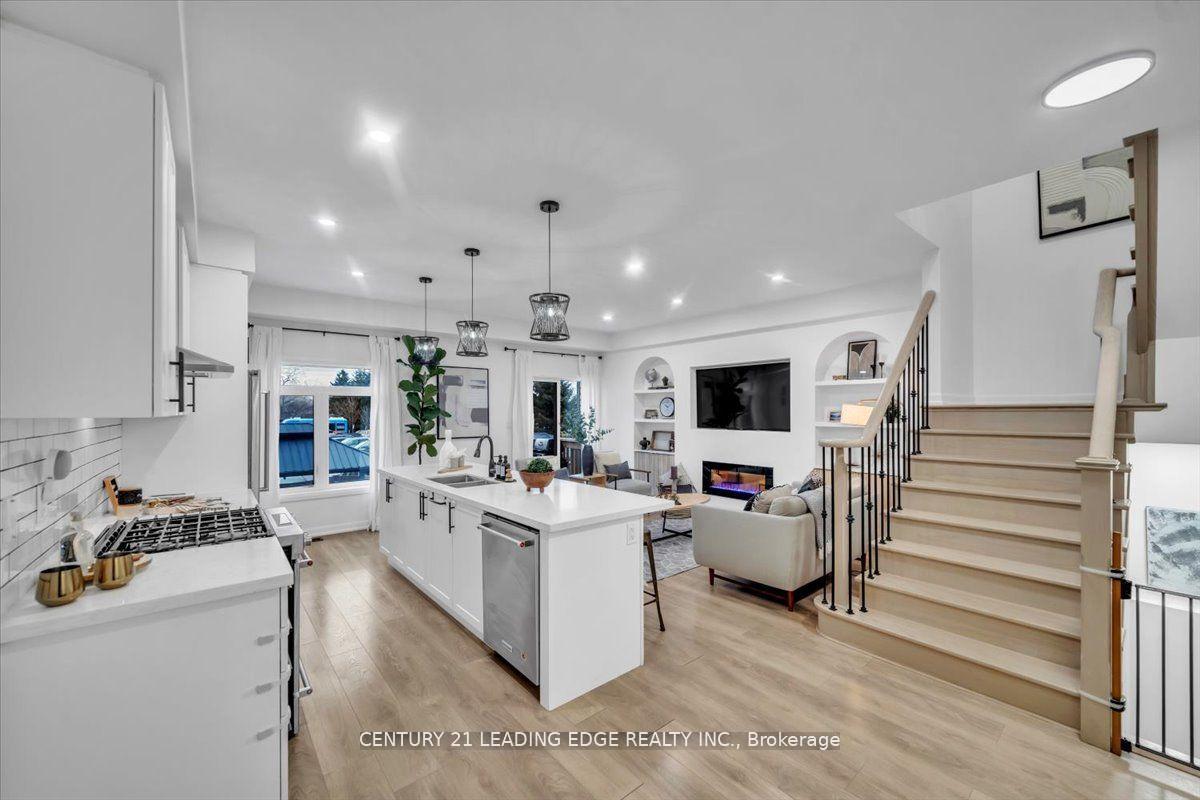 Photo 3 of 62 Longshore Way, Whitby, Port Whitby — HOMEH