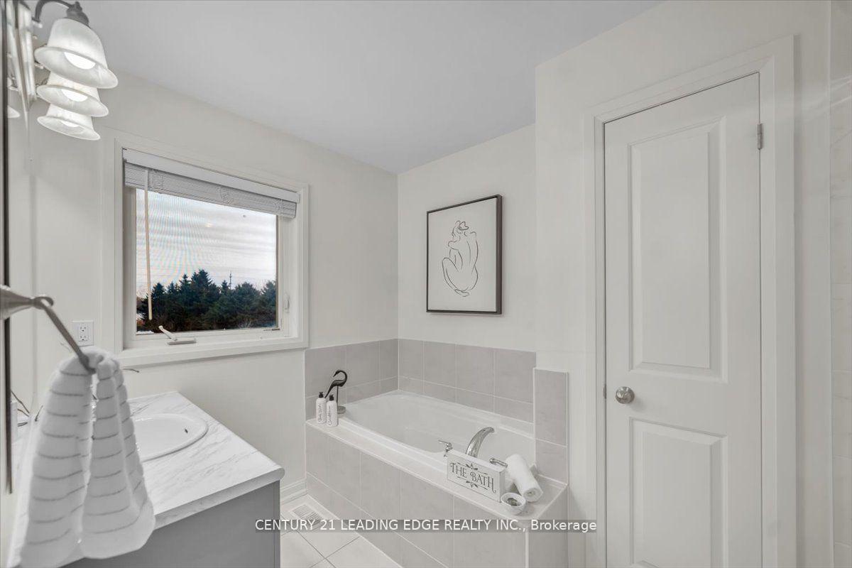 Photo 31 of 62 Longshore Way, Whitby, Port Whitby — HOMEH