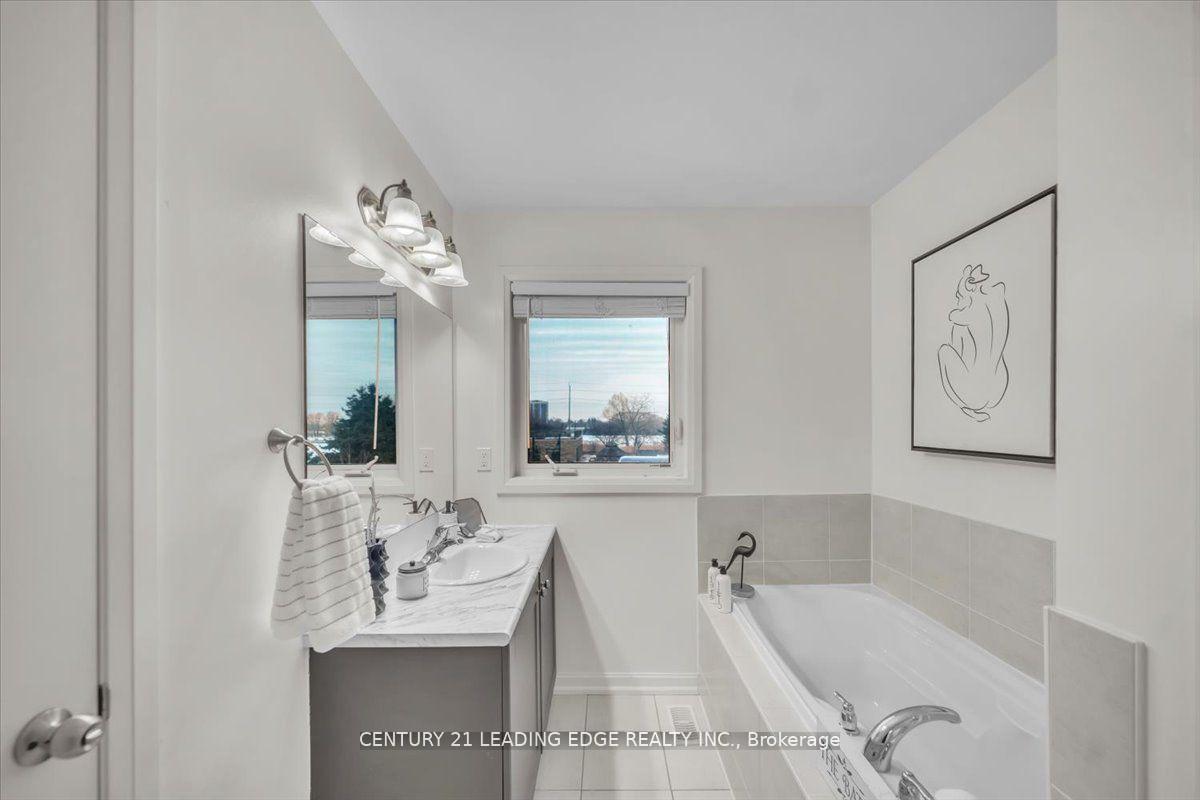 Photo 21 of 62 Longshore Way, Whitby, Port Whitby — HOMEH