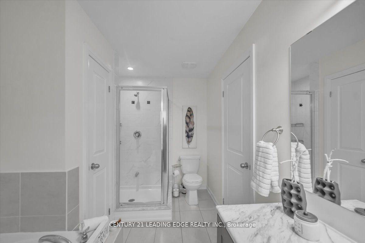 Photo 16 of 62 Longshore Way, Whitby, Port Whitby — HOMEH