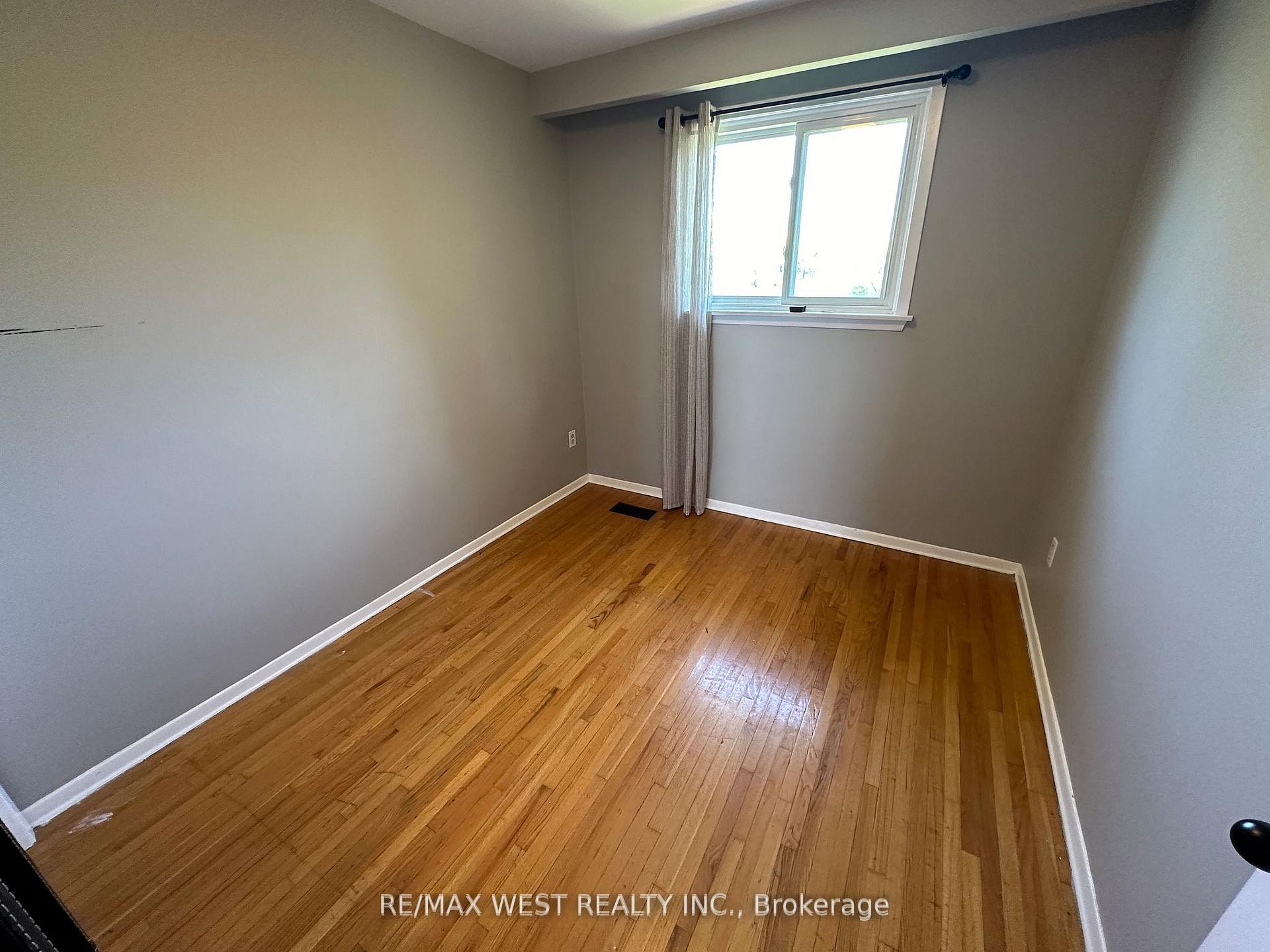 Photo 4 of Unit Upper, 152 Rainbow Drive, Vaughan, West Woodbridge — HOMEH
