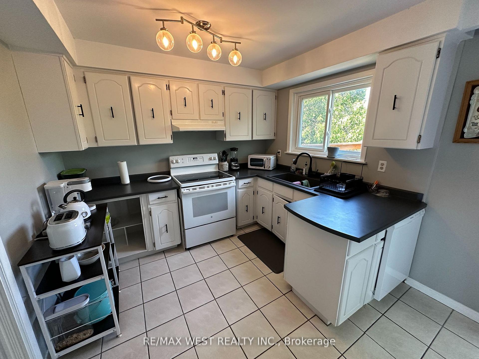 Photo 8 of Unit Upper, 152 Rainbow Drive, Vaughan, West Woodbridge — HOMEH