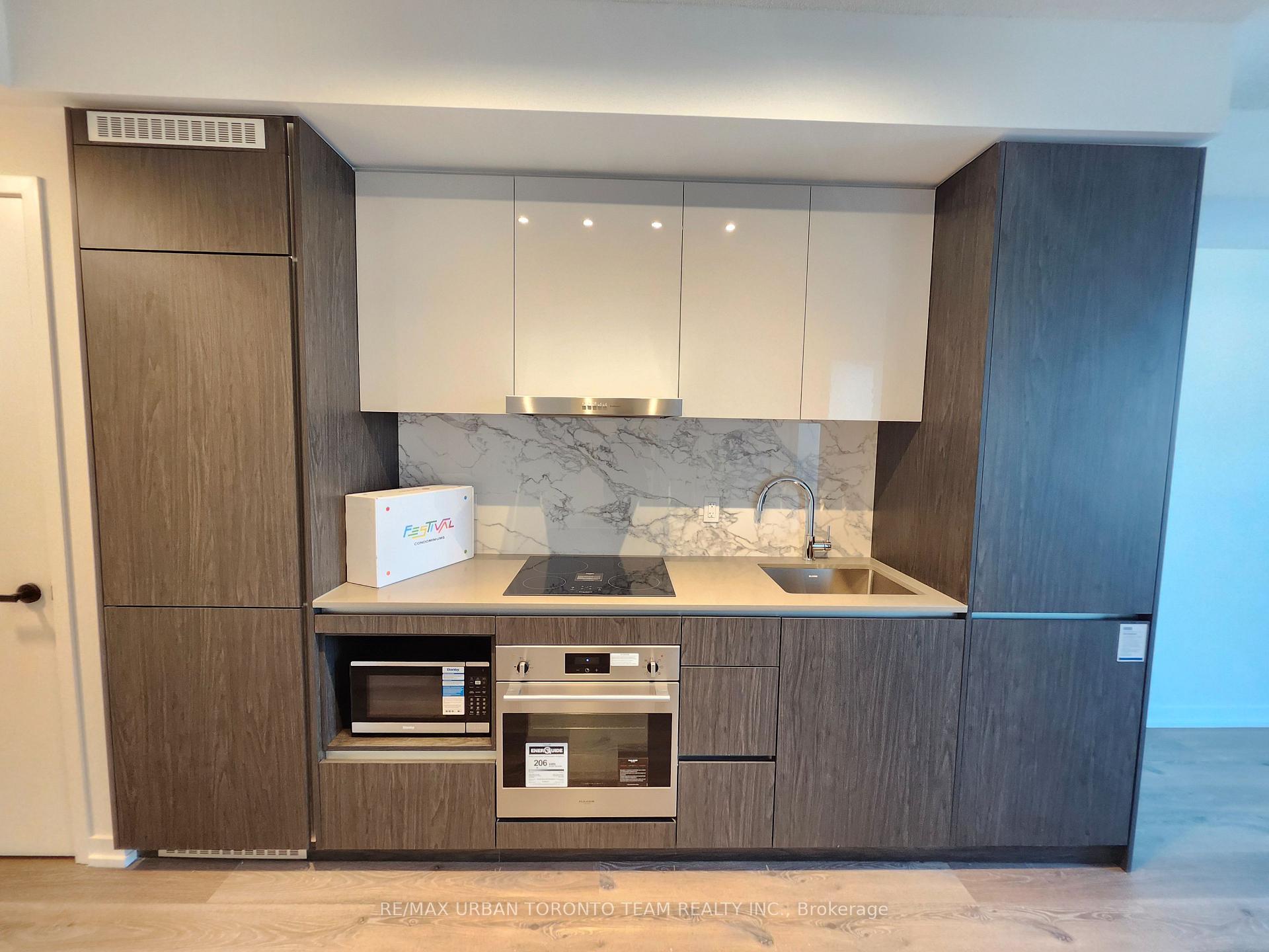 Photo 2 of Unit 809, 28 Interchange Way, Vaughan, Vaughan Corporate Centre — HOMEH