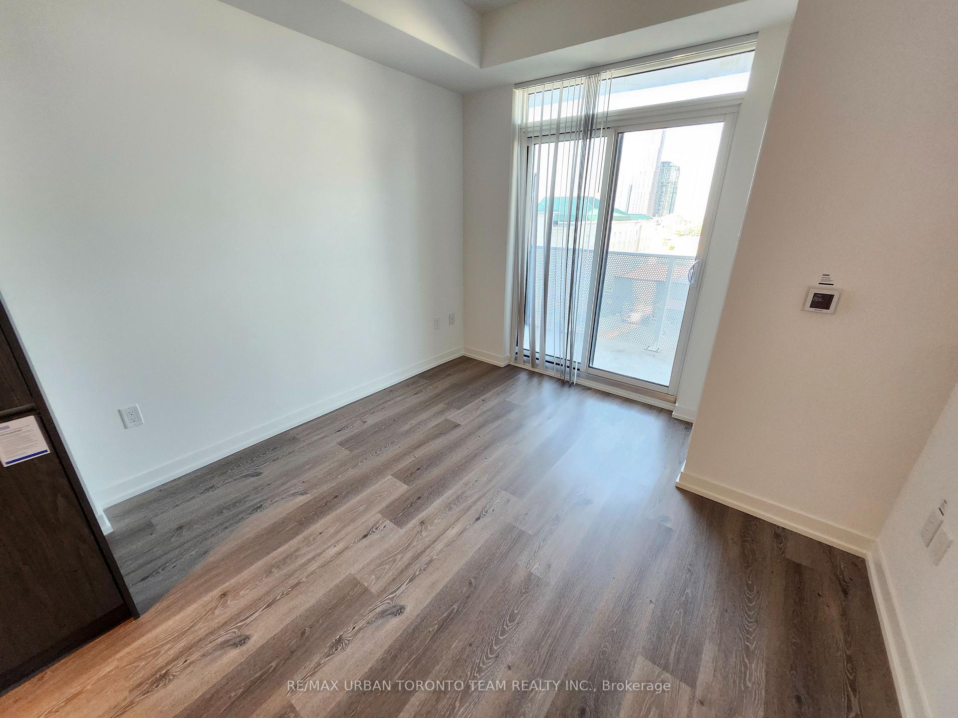 Photo 4 of Unit 809, 28 Interchange Way, Vaughan, Vaughan Corporate Centre — HOMEH