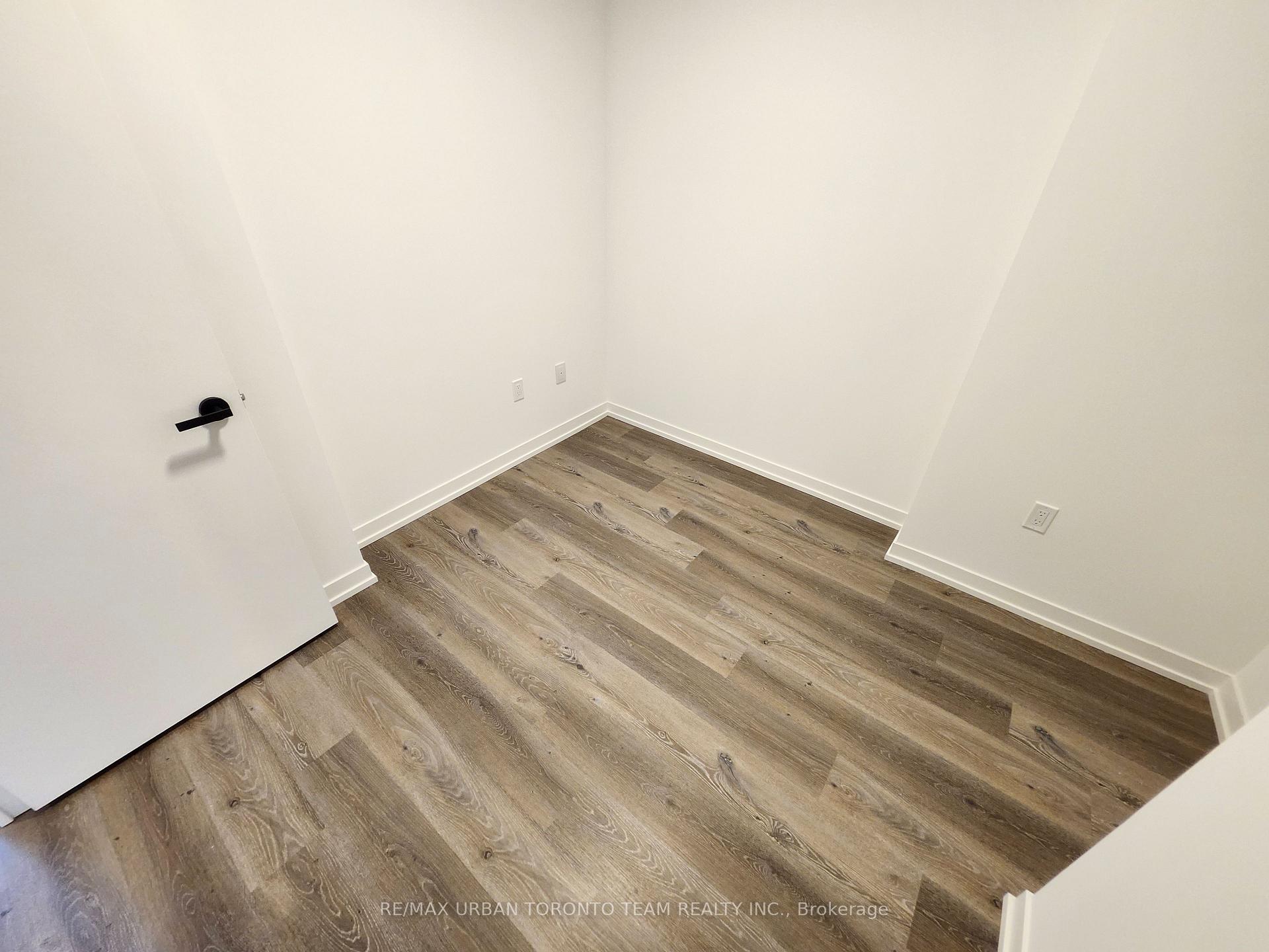 Photo 8 of Unit 809, 28 Interchange Way, Vaughan, Vaughan Corporate Centre — HOMEH