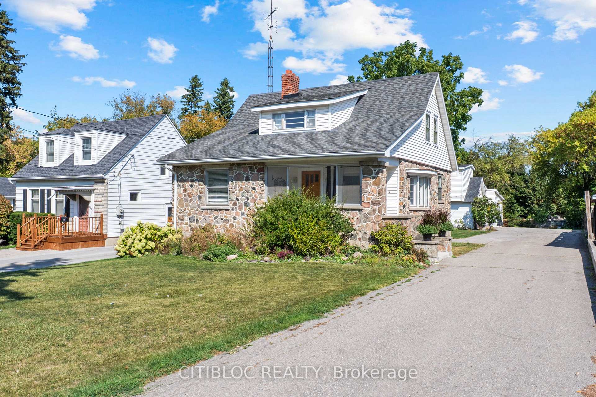 Photo 1 of 393 The Queensway, Georgina, Keswick South — HOMEH