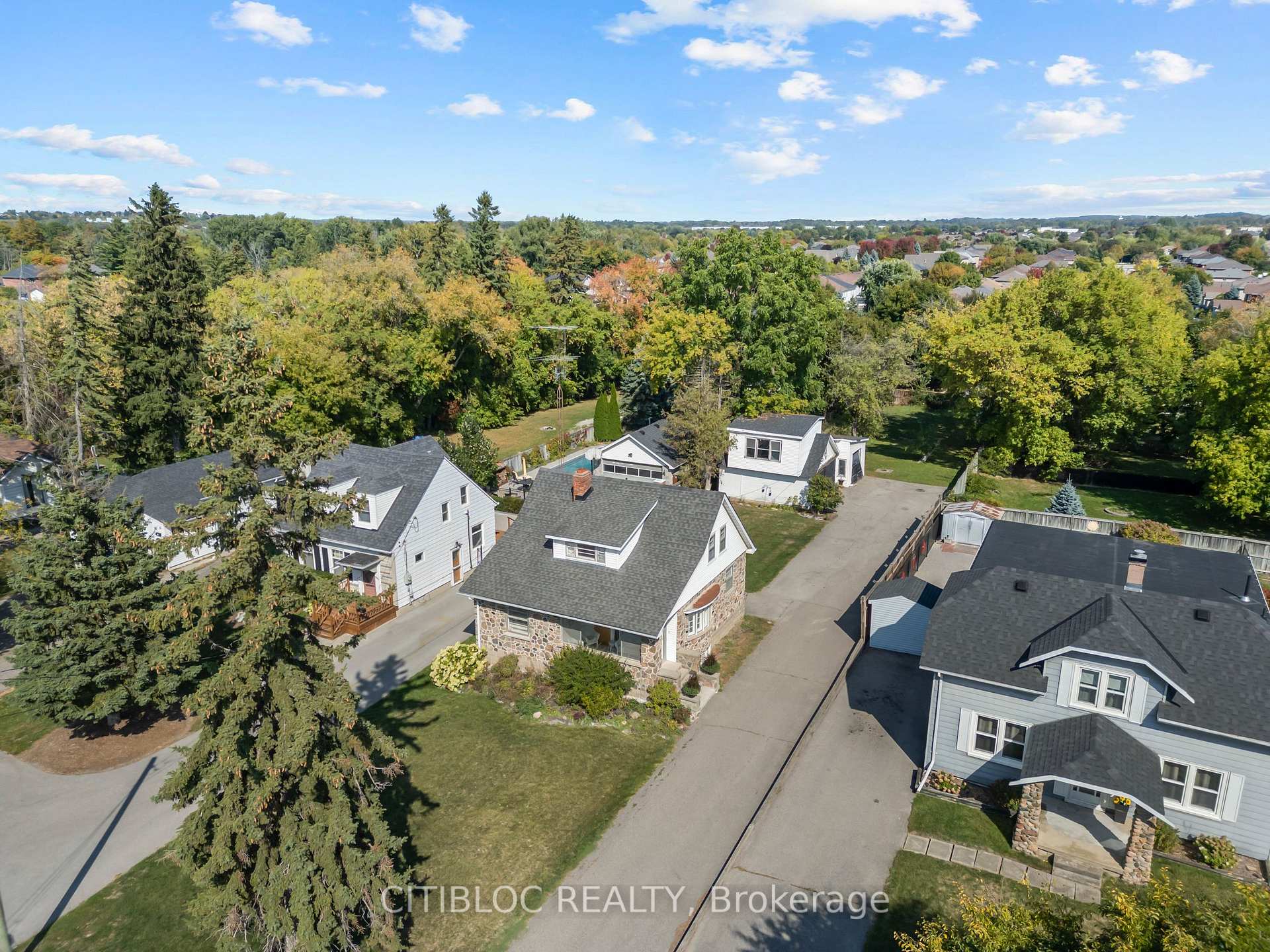Photo 2 of 393 The Queensway, Georgina, Keswick South — HOMEH
