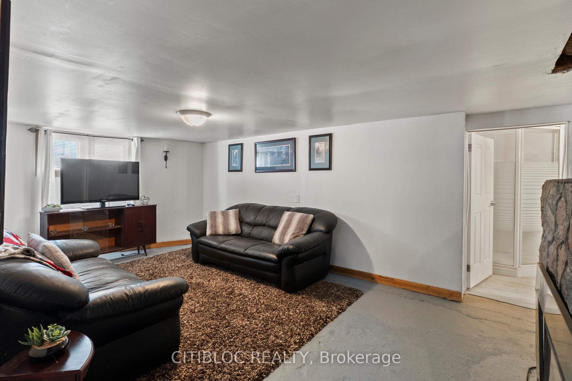 Photo 21 of 393 The Queensway, Georgina, Keswick South — HOMEH