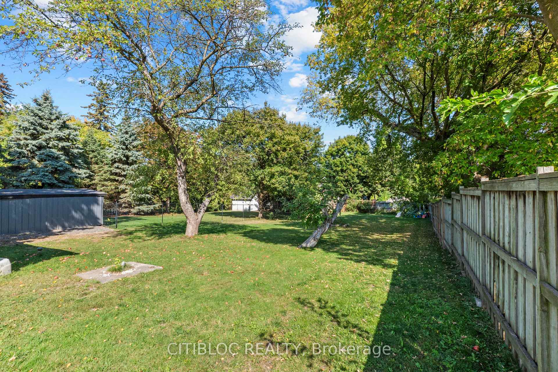Photo 24 of 393 The Queensway, Georgina, Keswick South — HOMEH