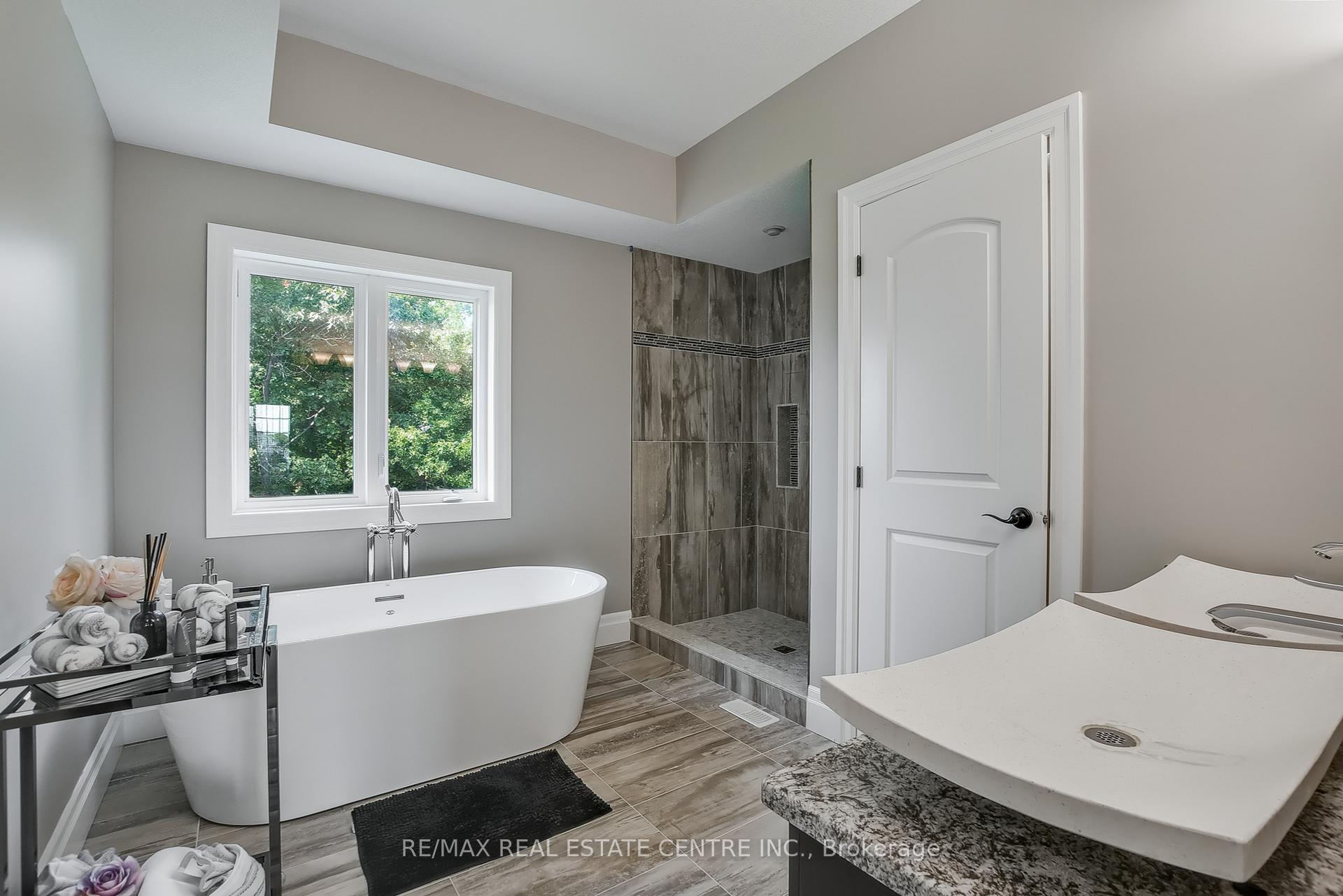Photo 40 of 140 Stokes Trail, Milton, Campbellville — HOMEH