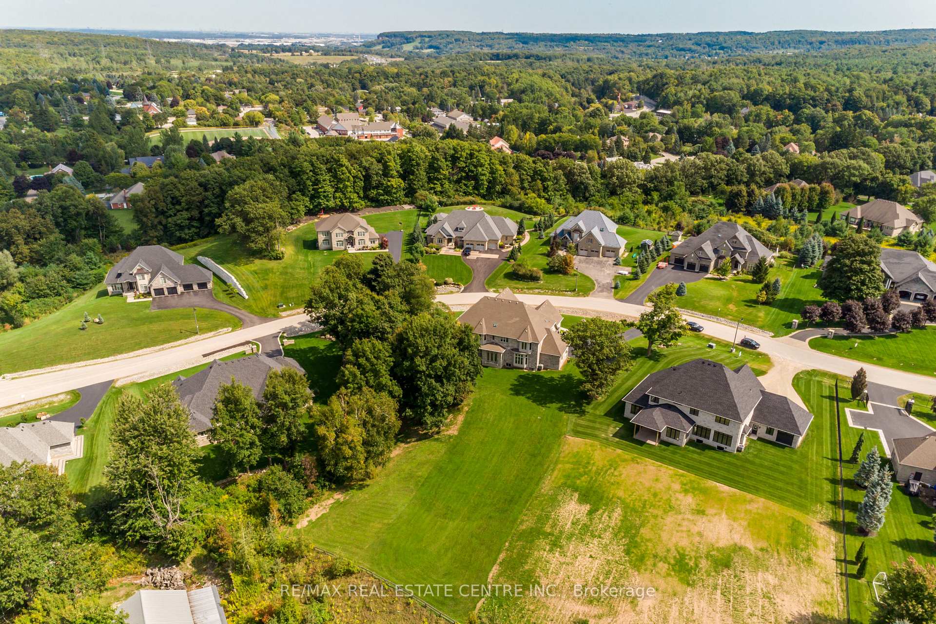 Photo 45 of 140 Stokes Trail, Milton, Campbellville — HOMEH