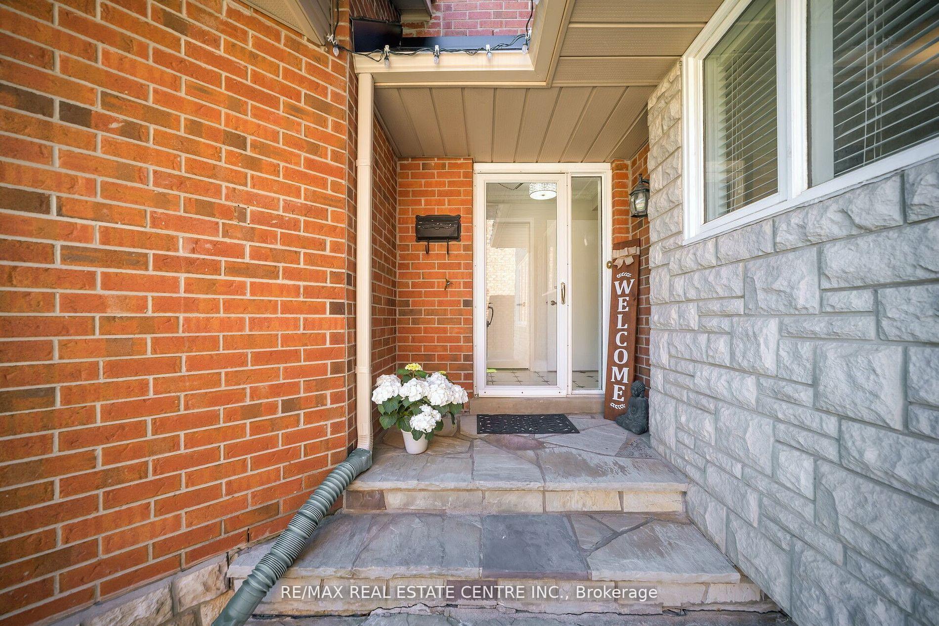 Photo 5 of 36 Lockwood Road, Brampton, Fletcher's West — HOMEH