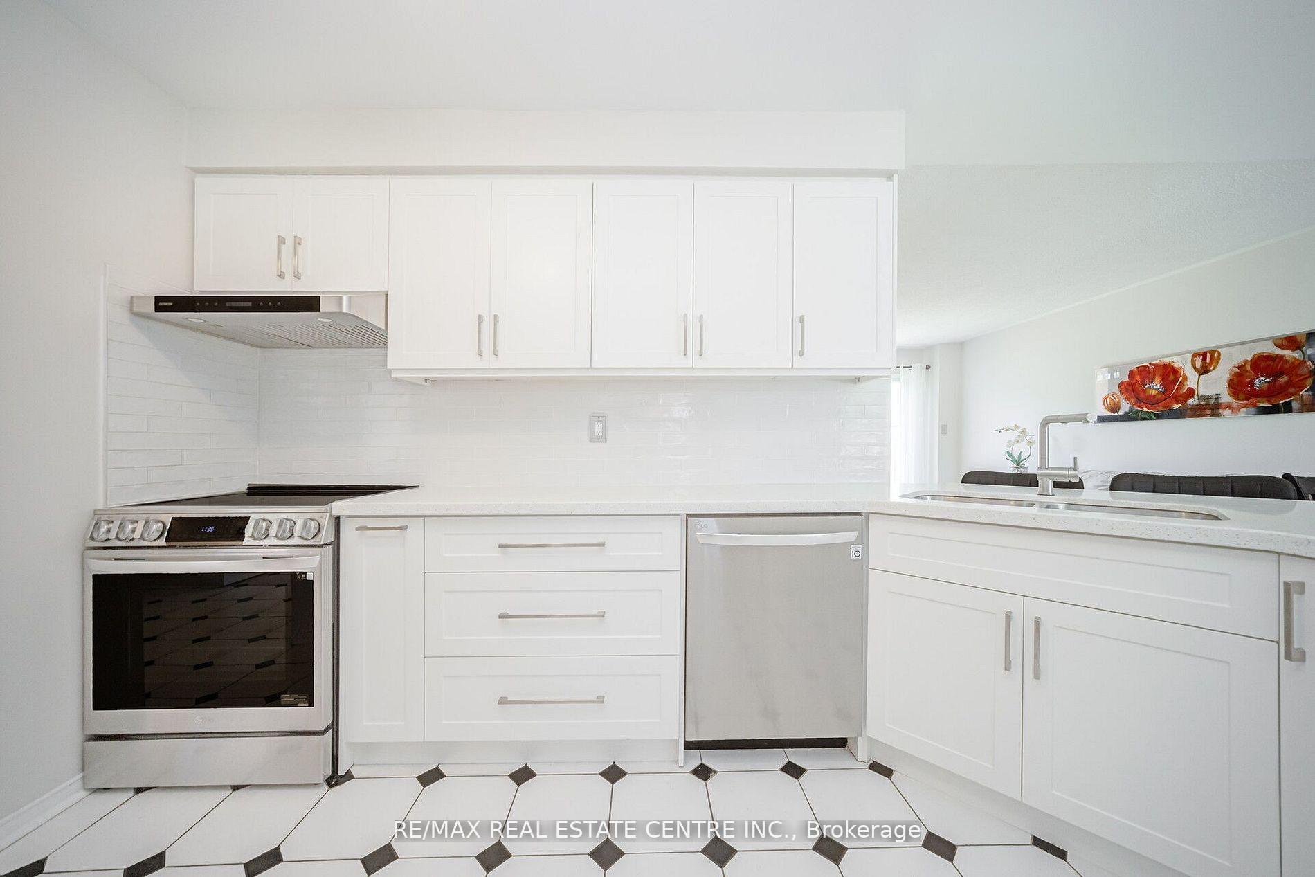 Photo 10 of 36 Lockwood Road, Brampton, Fletcher's West — HOMEH