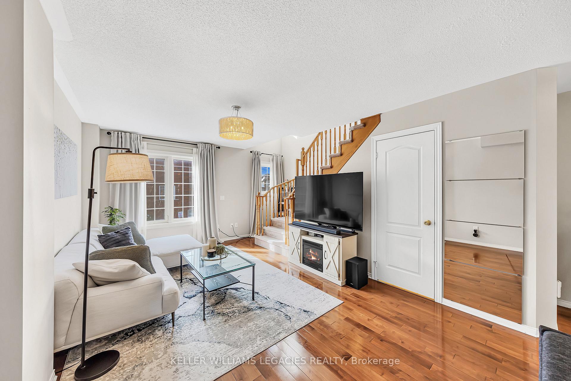 Photo 2 of 9 Rock Haven Lane, Brampton, Downtown Brampton — HOMEH