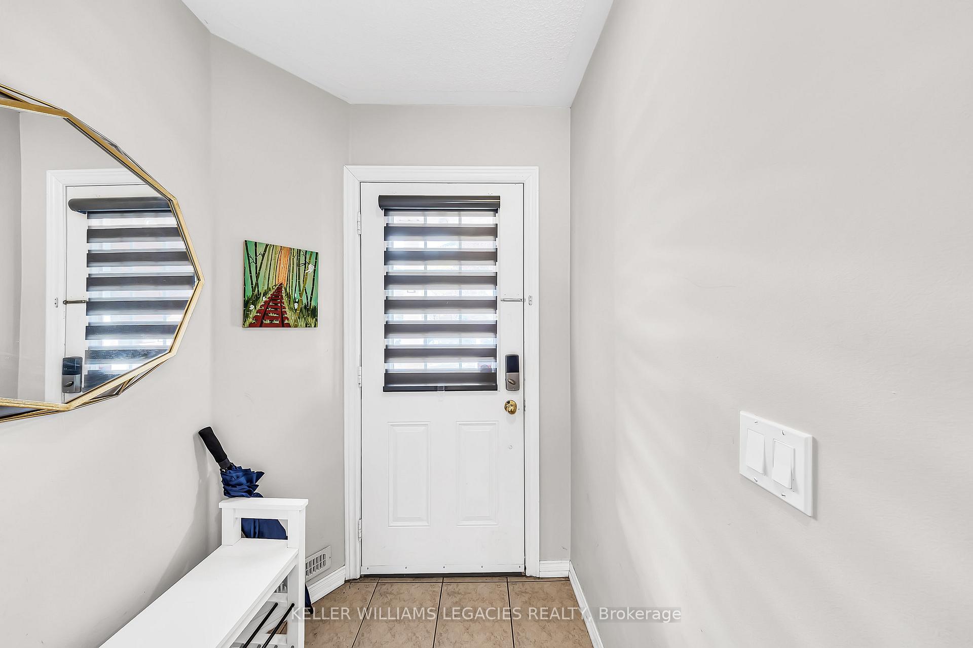 Photo 4 of 9 Rock Haven Lane, Brampton, Downtown Brampton — HOMEH