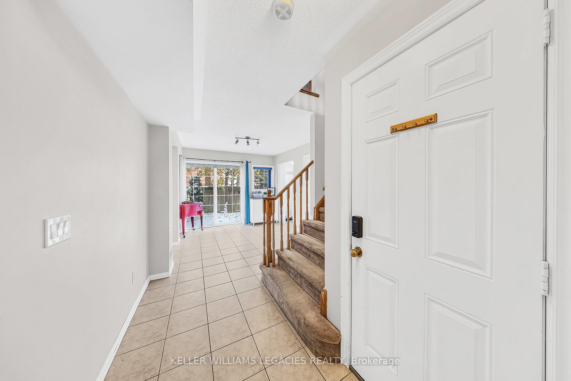 Photo 5 of 9 Rock Haven Lane, Brampton, Downtown Brampton — HOMEH