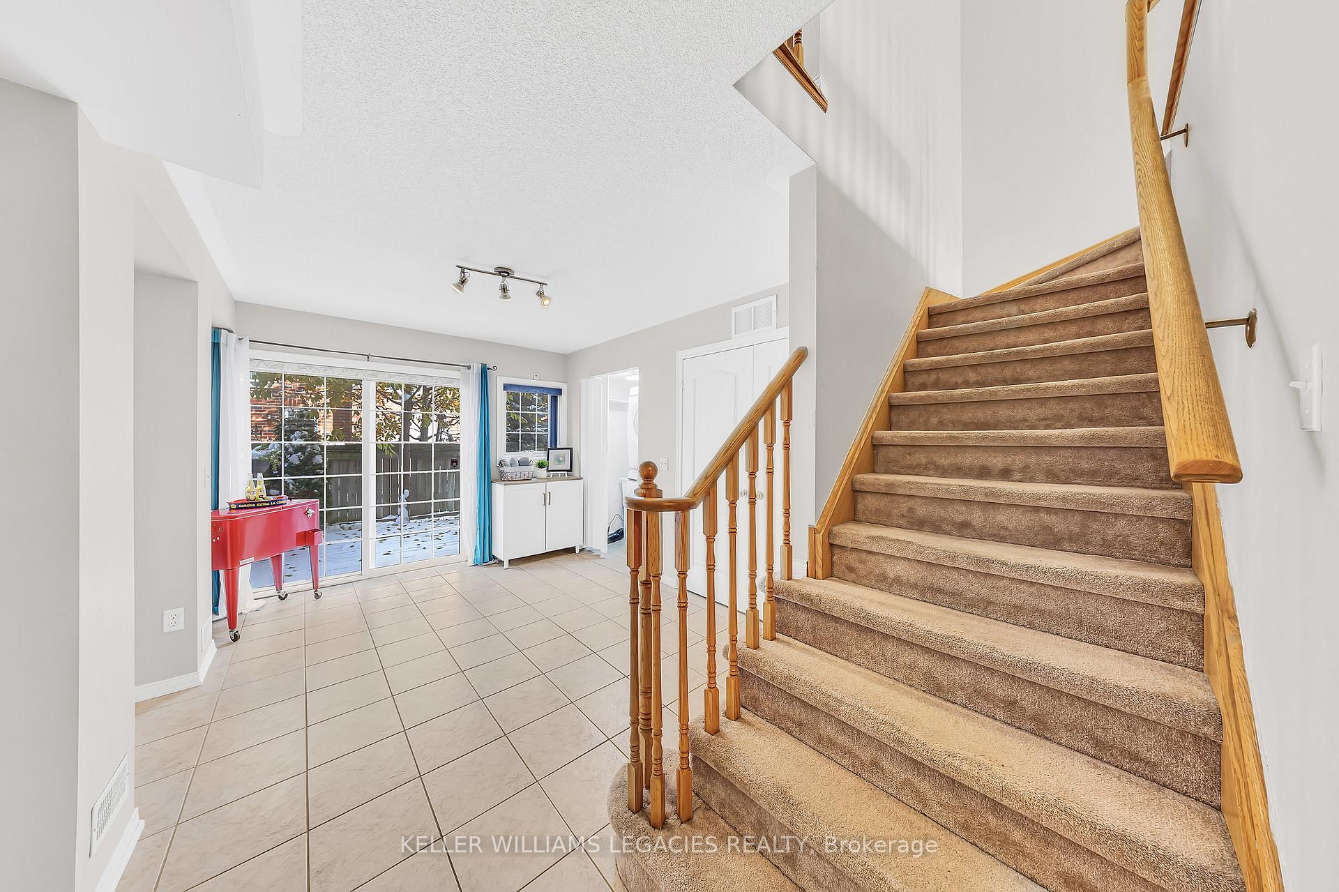 Photo 6 of 9 Rock Haven Lane, Brampton, Downtown Brampton — HOMEH