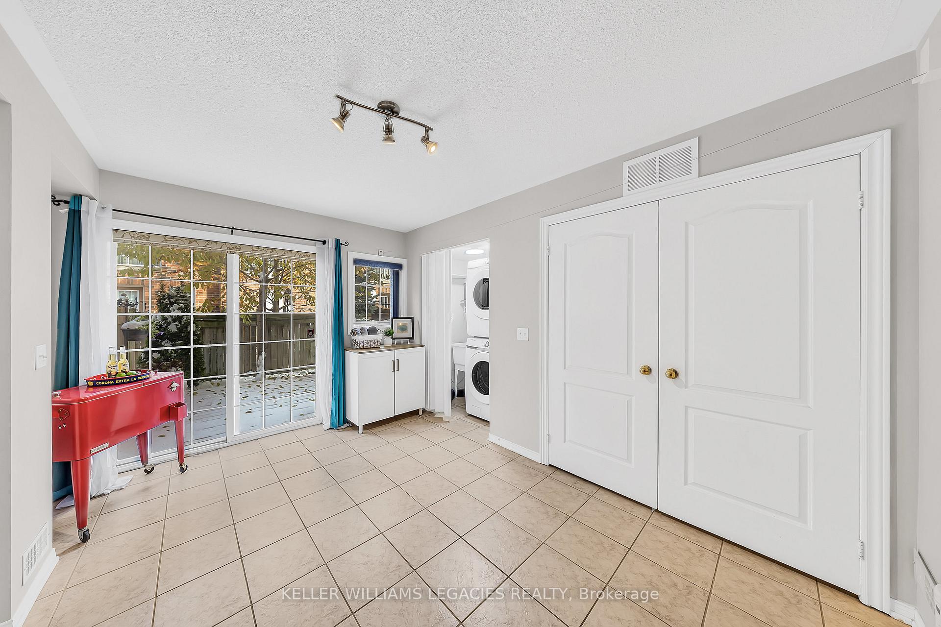 Photo 7 of 9 Rock Haven Lane, Brampton, Downtown Brampton — HOMEH