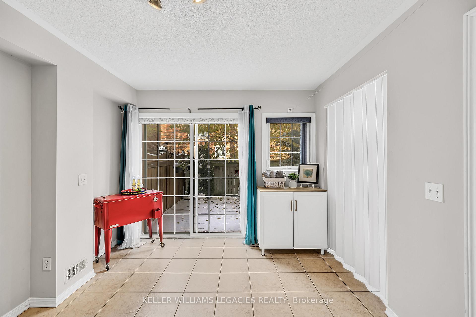 Photo 8 of 9 Rock Haven Lane, Brampton, Downtown Brampton — HOMEH
