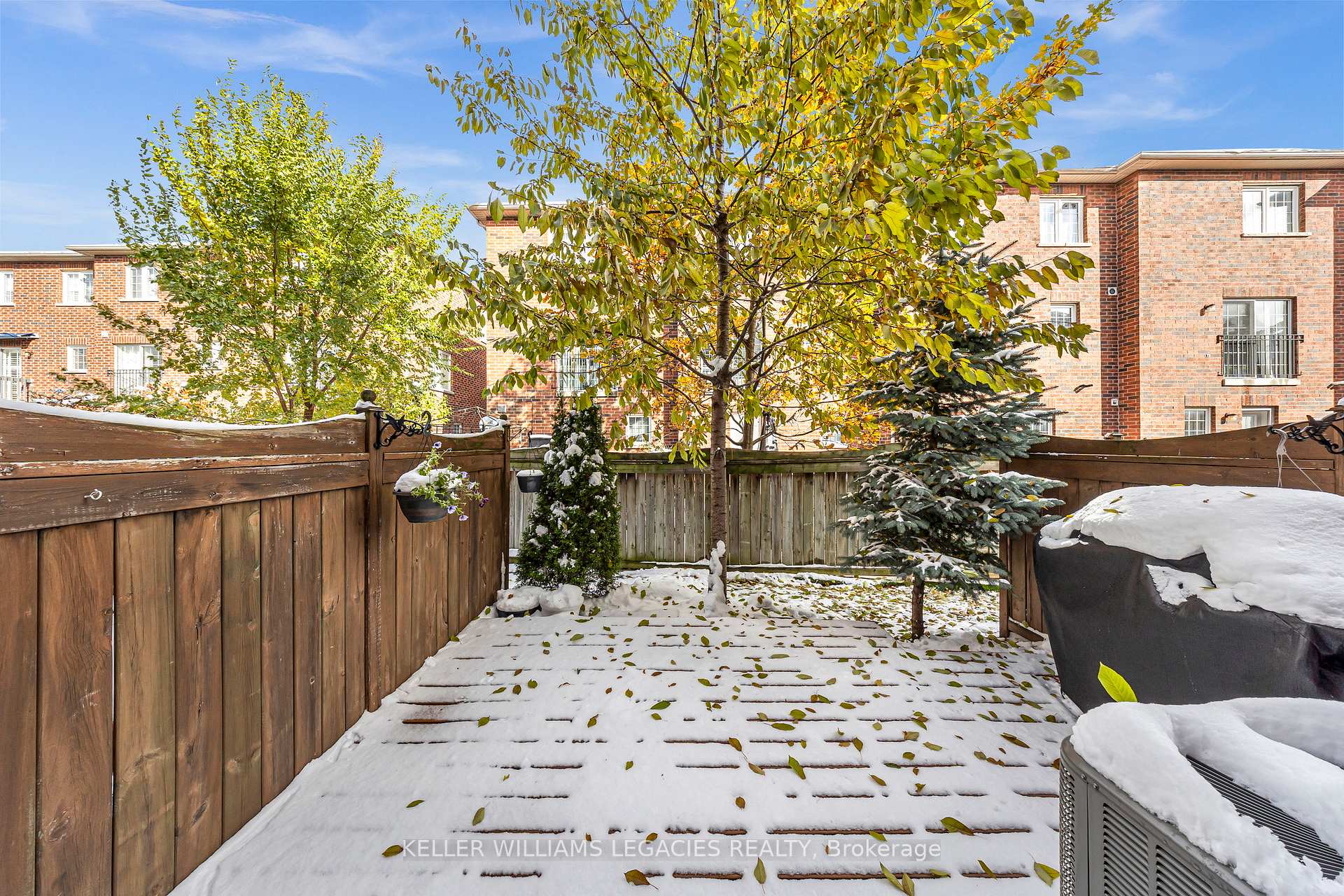 Photo 11 of 9 Rock Haven Lane, Brampton, Downtown Brampton — HOMEH