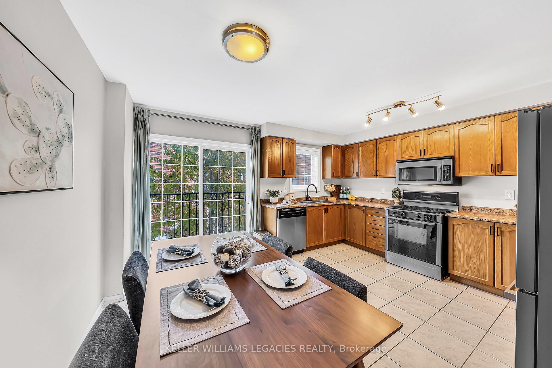 Photo 16 of 9 Rock Haven Lane, Brampton, Downtown Brampton — HOMEH