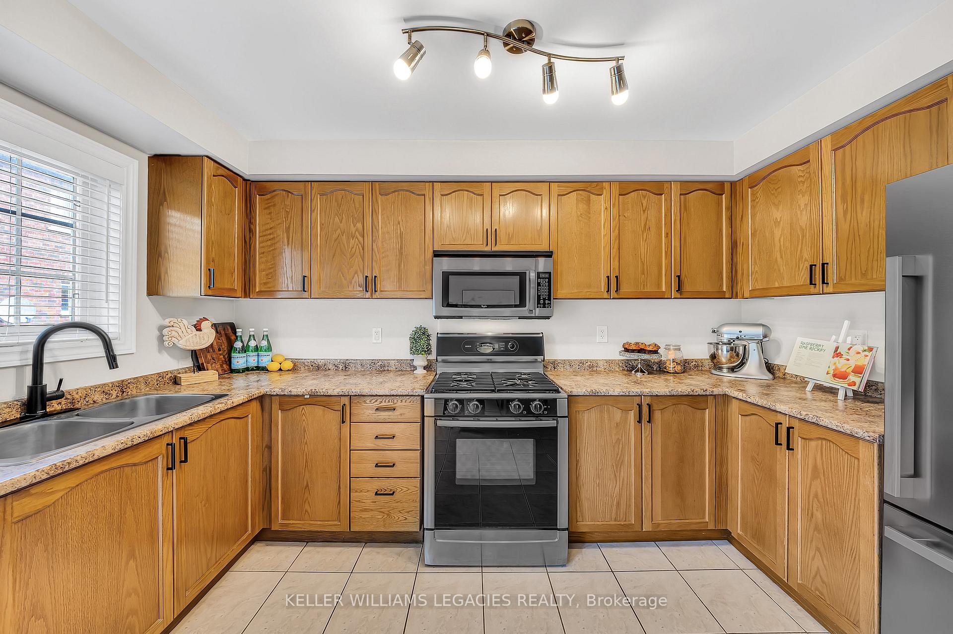 Photo 17 of 9 Rock Haven Lane, Brampton, Downtown Brampton — HOMEH