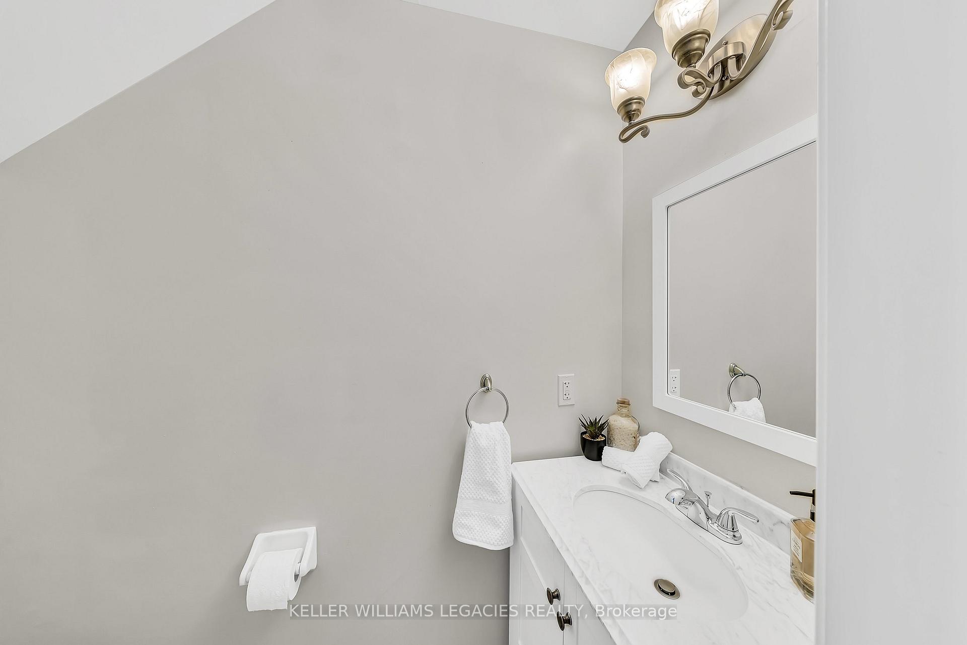 Photo 22 of 9 Rock Haven Lane, Brampton, Downtown Brampton — HOMEH