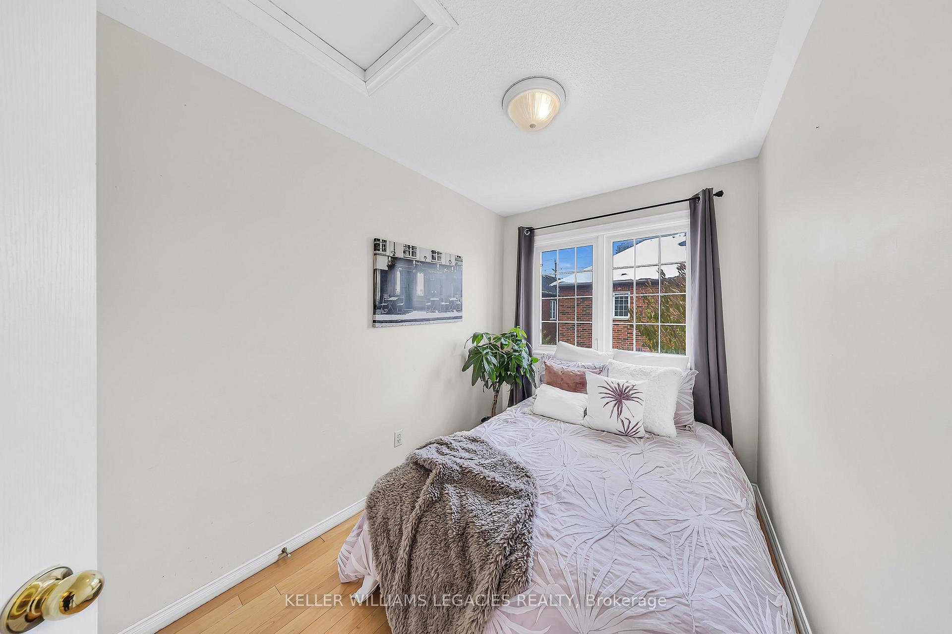 Photo 23 of 9 Rock Haven Lane, Brampton, Downtown Brampton — HOMEH