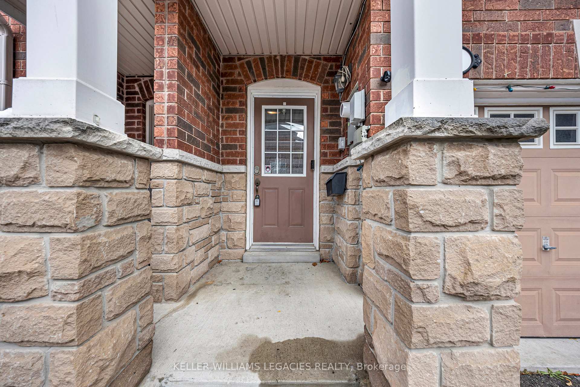 Photo 30 of 9 Rock Haven Lane, Brampton, Downtown Brampton — HOMEH