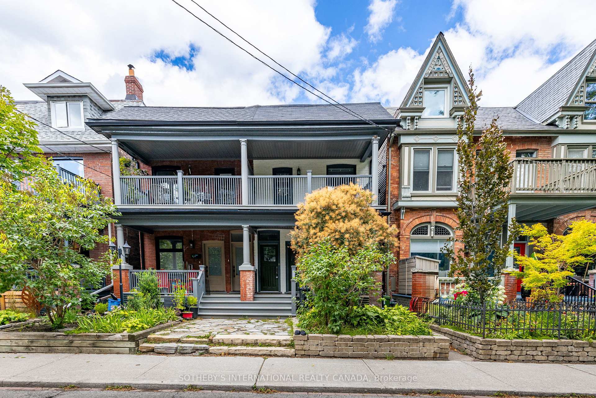 Front of 412 Wellesley Street E