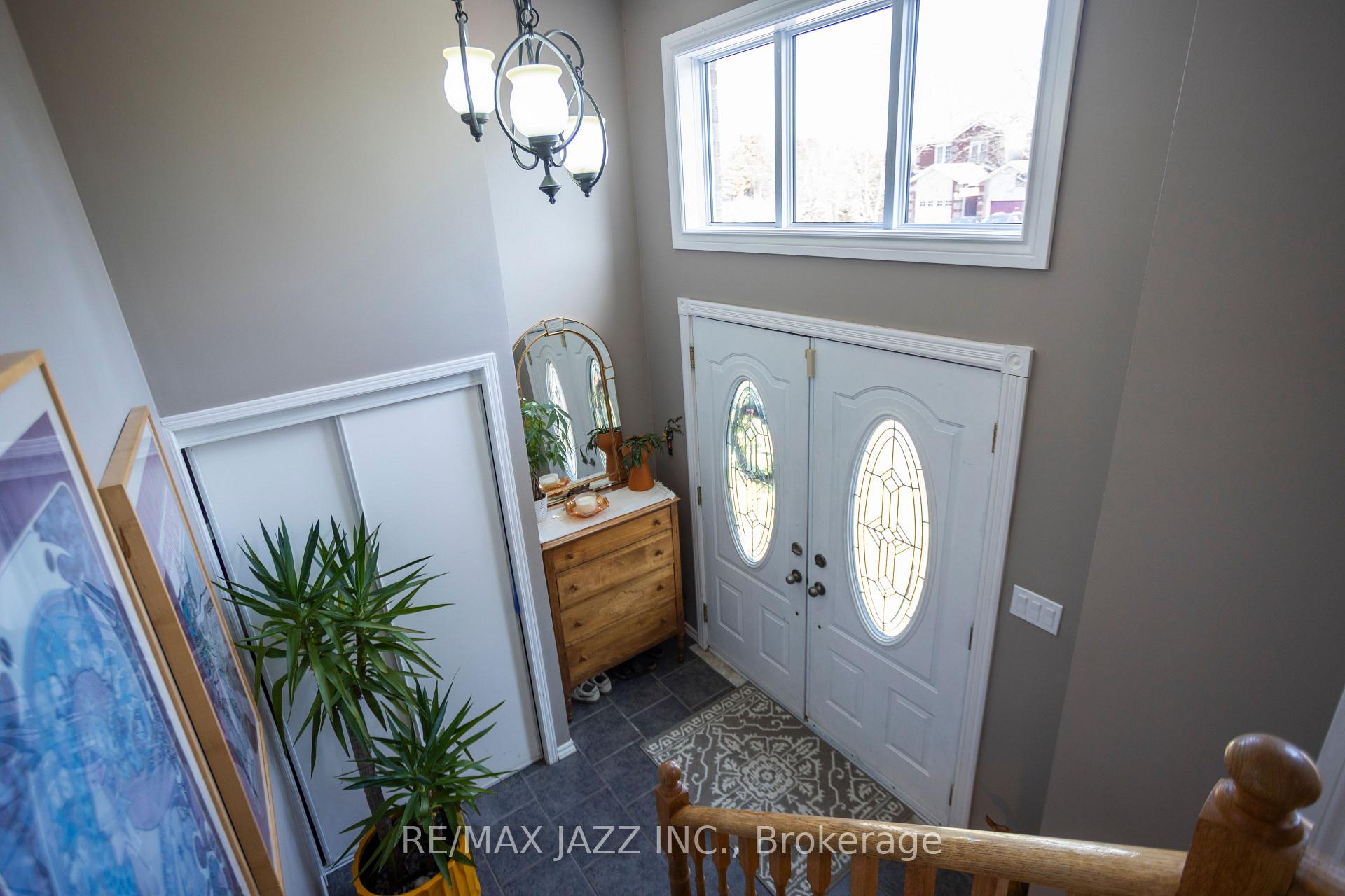 Photo 2 of 99 Champine Square, Clarington, Bowmanville — HOMEH