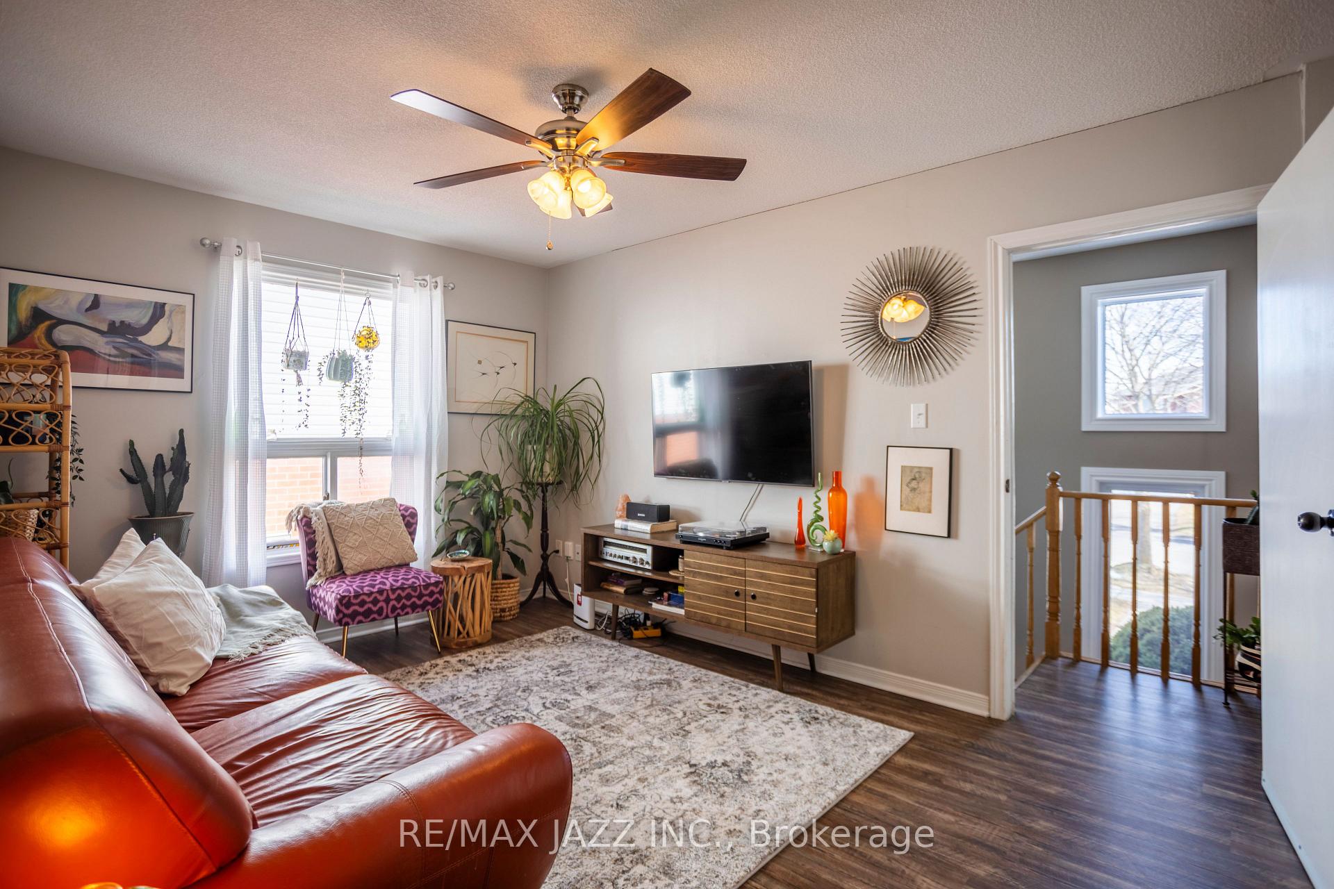 Photo 24 of 99 Champine Square, Clarington, Bowmanville — HOMEH