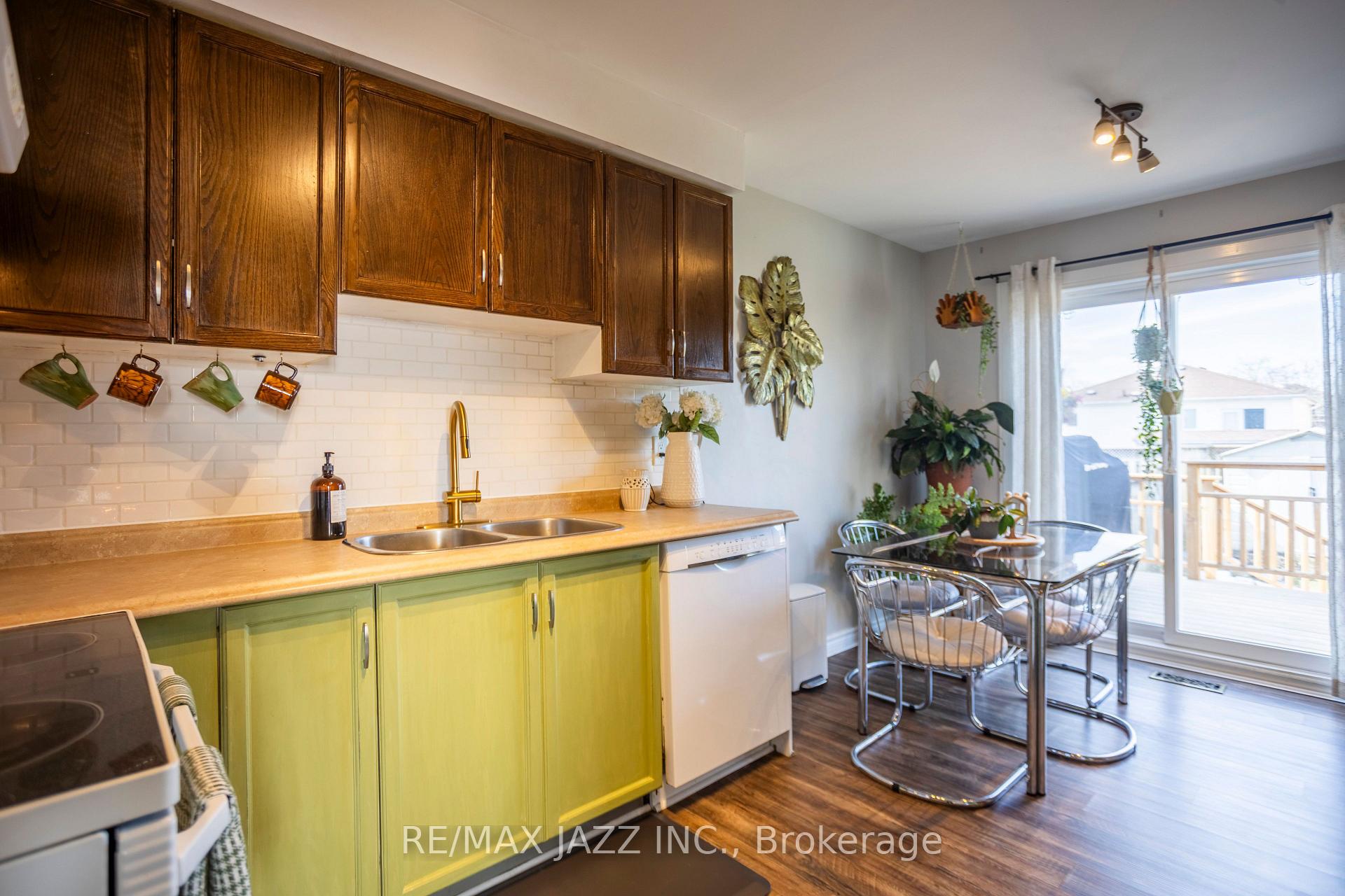 Photo 4 of 99 Champine Square, Clarington, Bowmanville — HOMEH