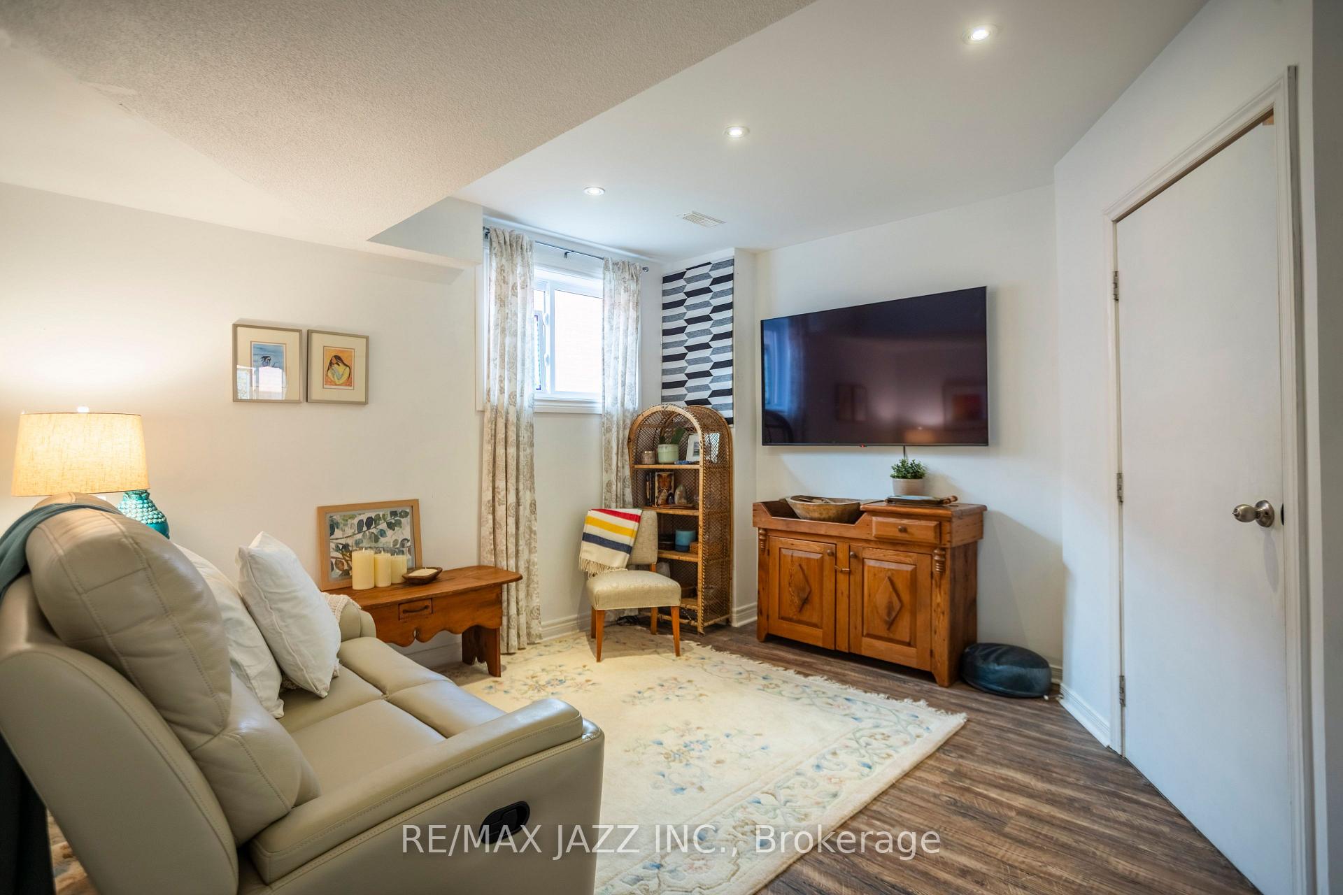 Photo 12 of 99 Champine Square, Clarington, Bowmanville — HOMEH