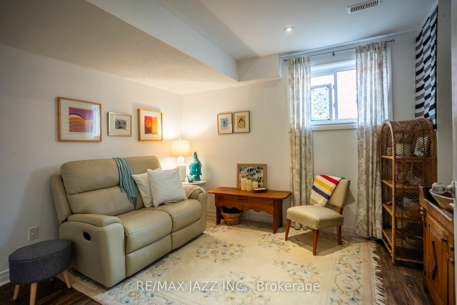 Photo 15 of 99 Champine Square, Clarington, Bowmanville — HOMEH