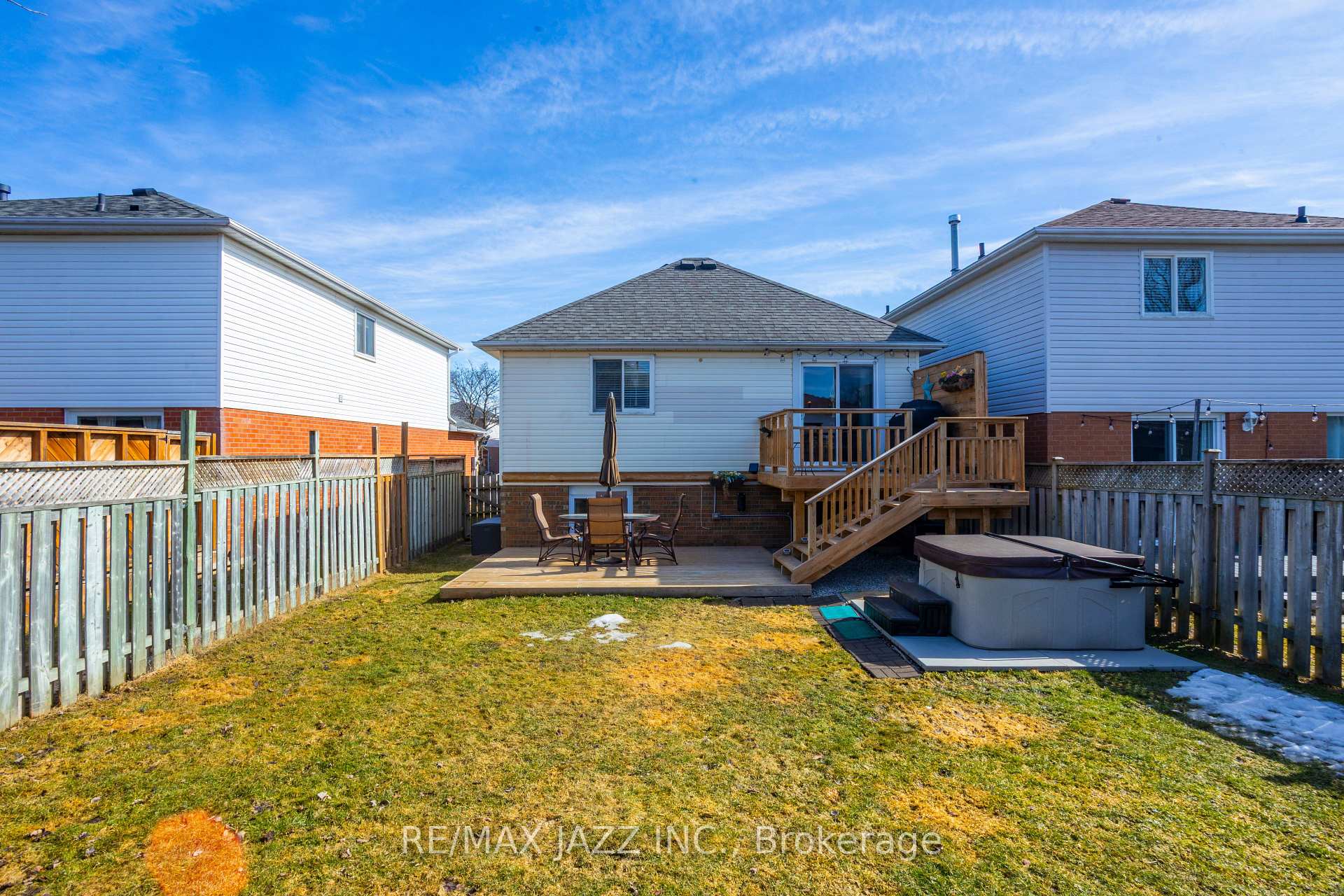 Photo 23 of 99 Champine Square, Clarington, Bowmanville — HOMEH