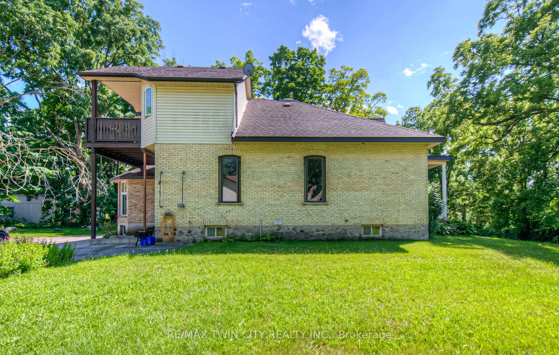 Photo 8 of 430 River Road E, Cambridge — HOMEH