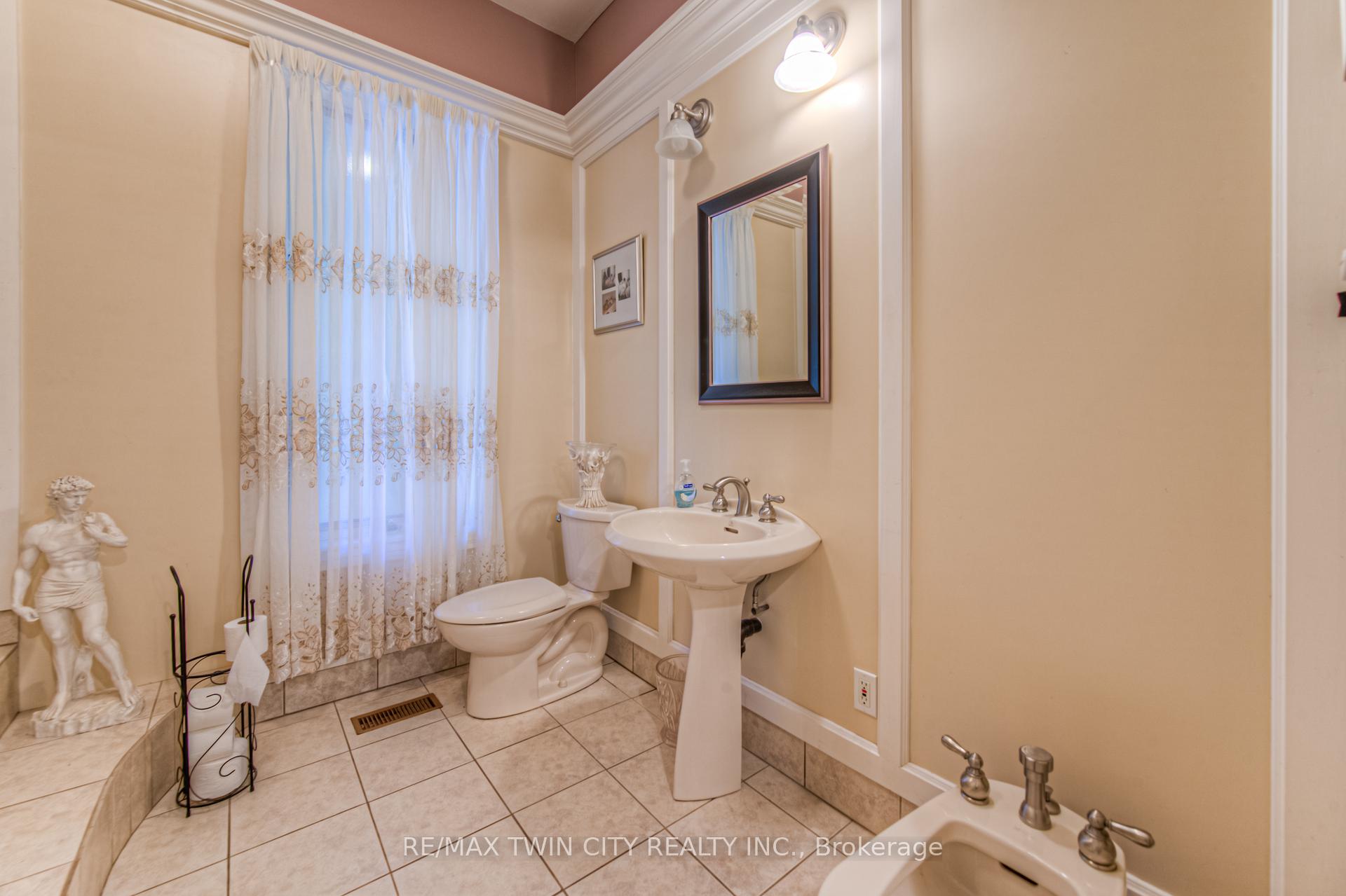 Photo 4 of 430 River Road E, Cambridge — HOMEH