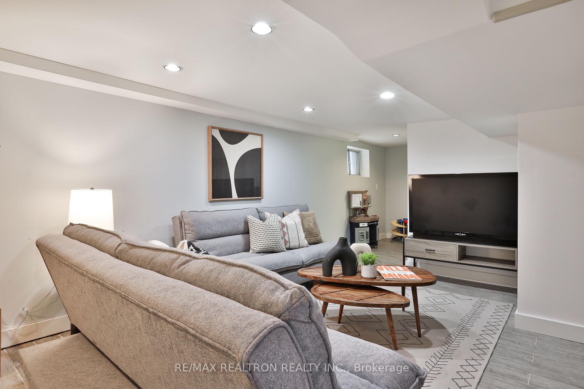 Photo 19 of 28 Muriel Avenue, Toronto, Danforth — HOMEH