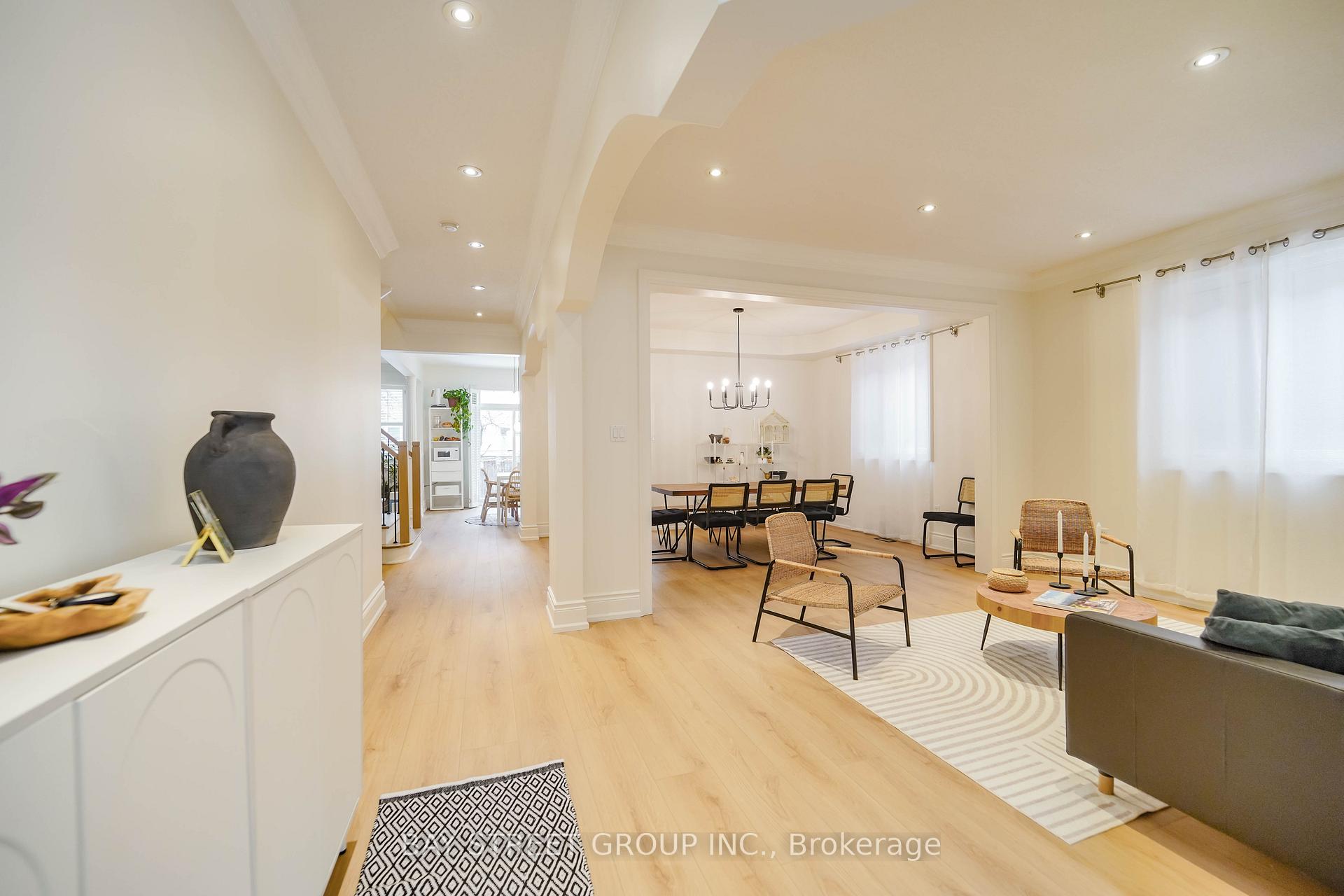 Photo 5 of 10 Morland Crescent, Aurora, Bayview Northeast — HOMEH