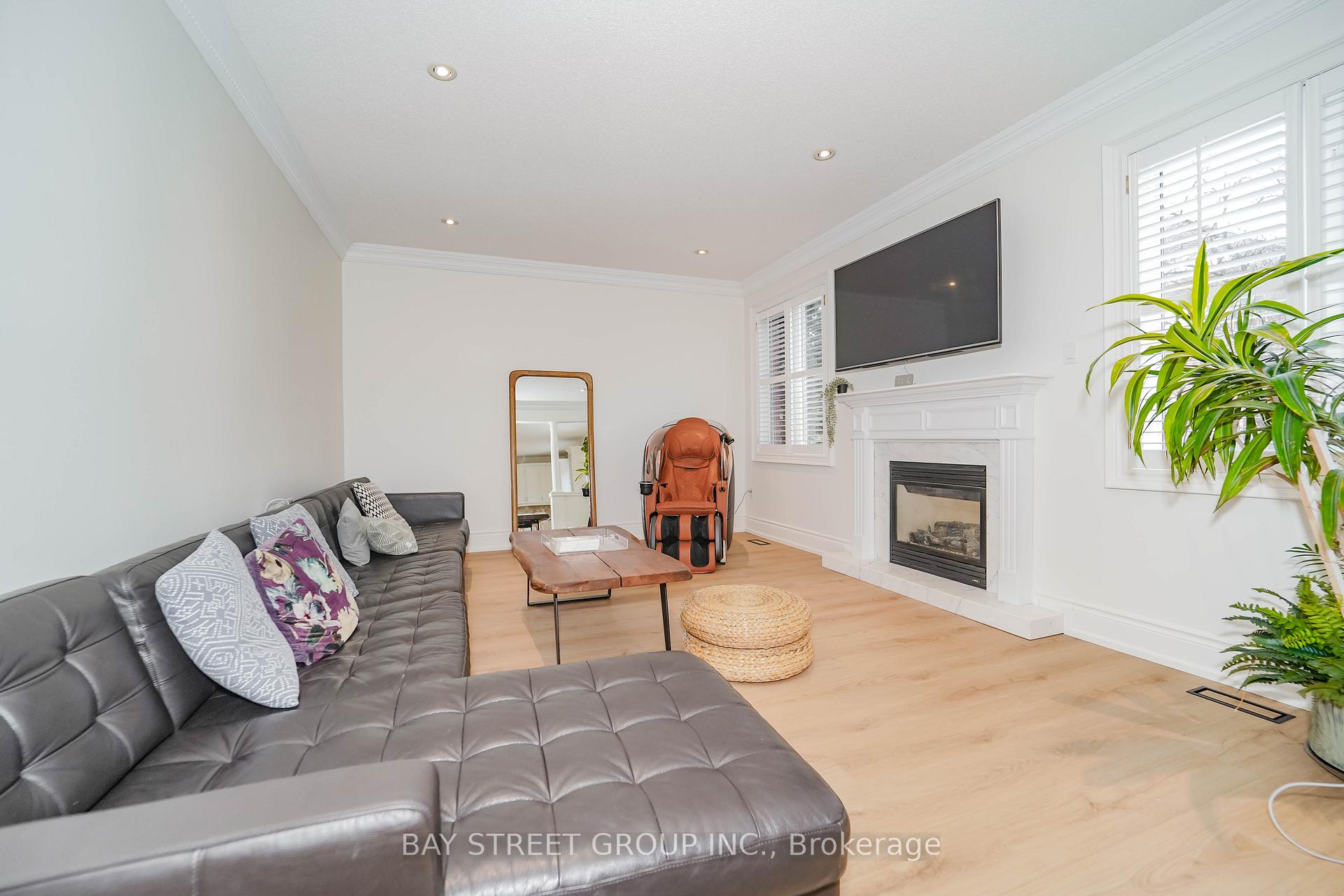 Photo 11 of 10 Morland Crescent, Aurora, Bayview Northeast — HOMEH