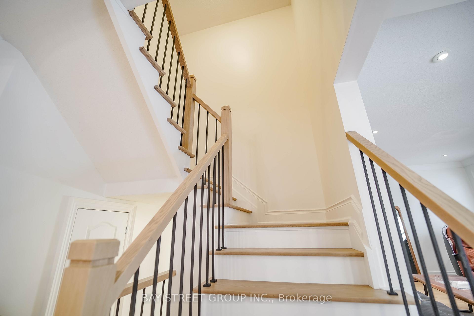 Photo 9 of 10 Morland Crescent, Aurora, Bayview Northeast — HOMEH