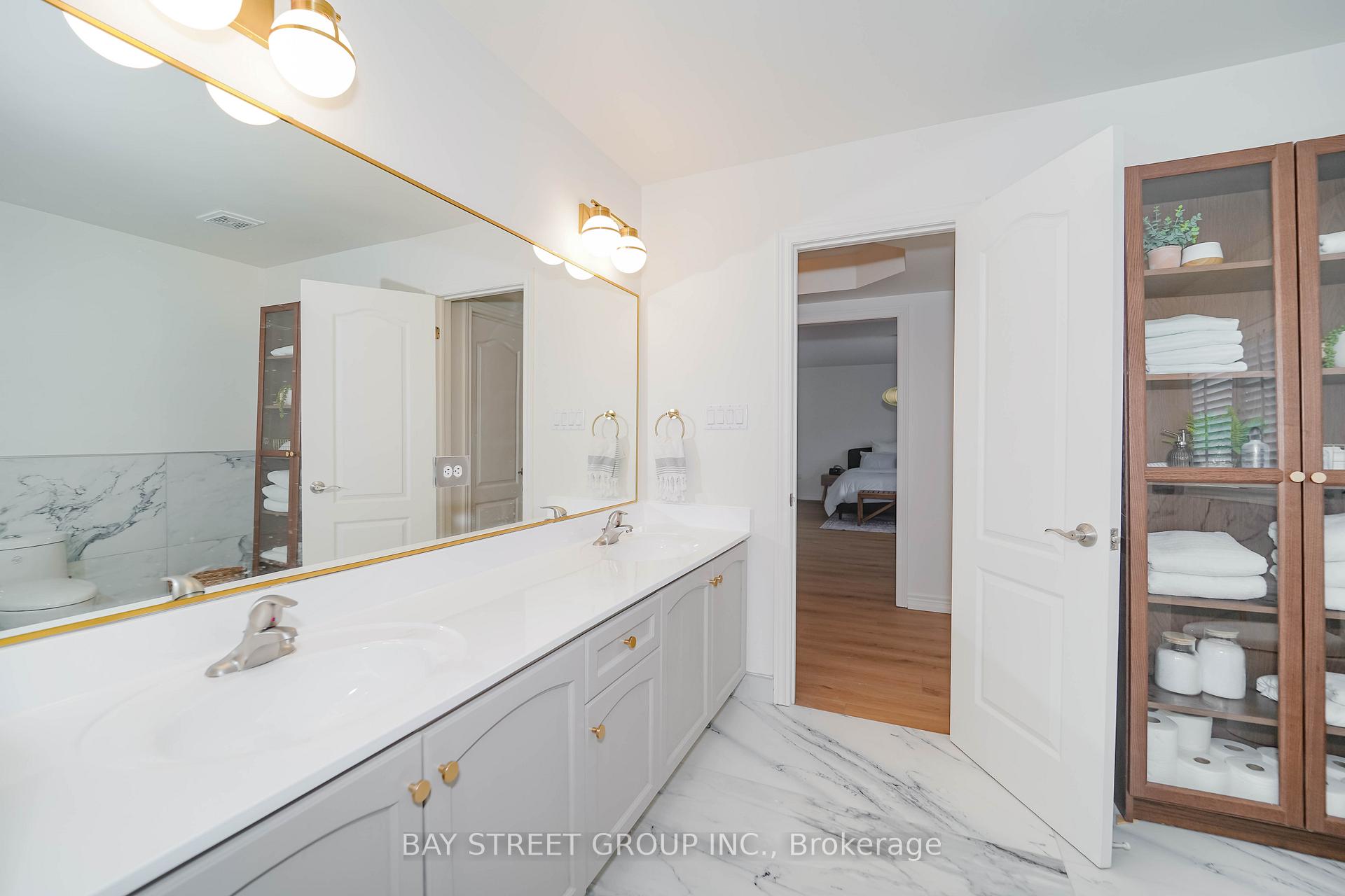 Photo 12 of 10 Morland Crescent, Aurora, Bayview Northeast — HOMEH