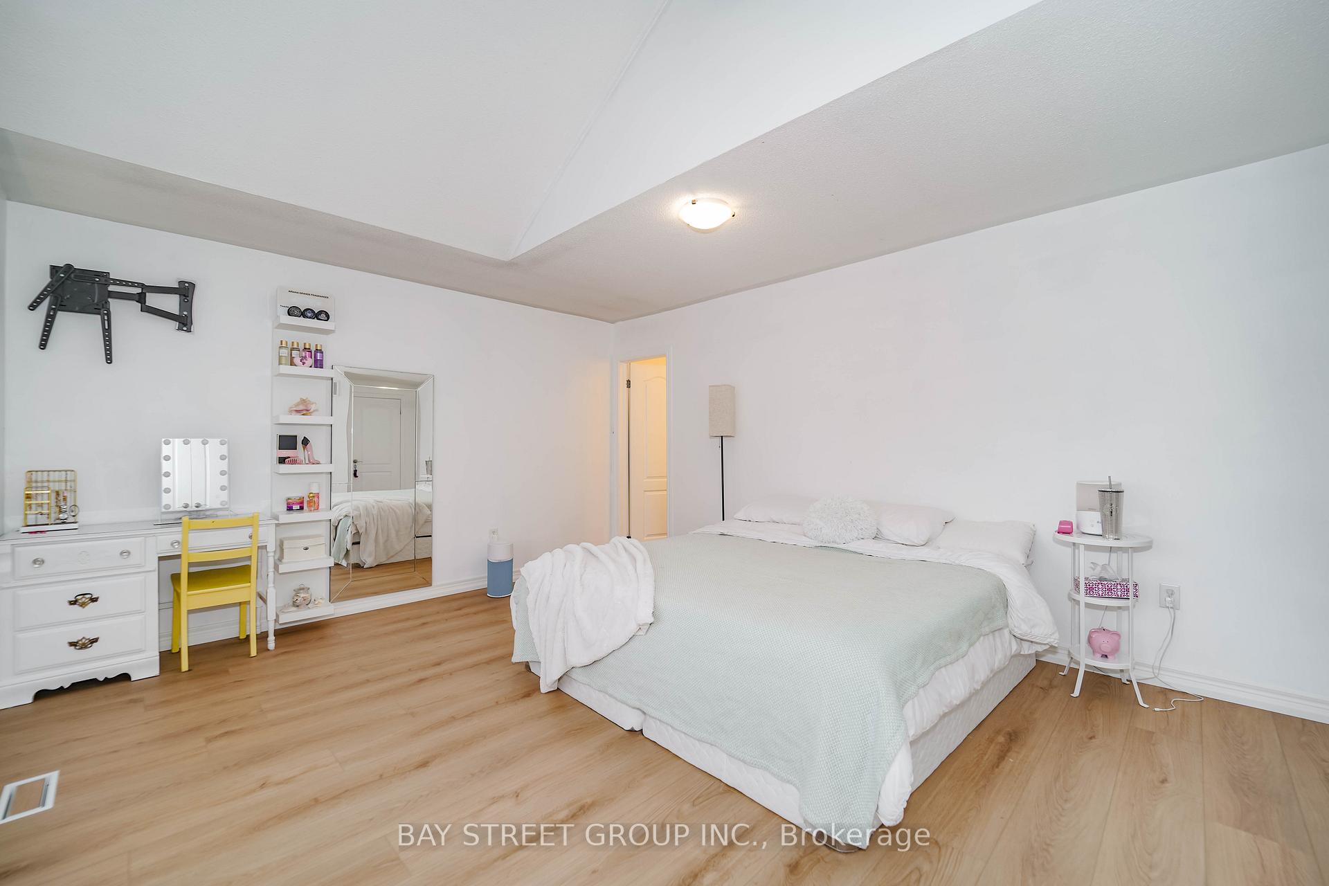 Photo 14 of 10 Morland Crescent, Aurora, Bayview Northeast — HOMEH